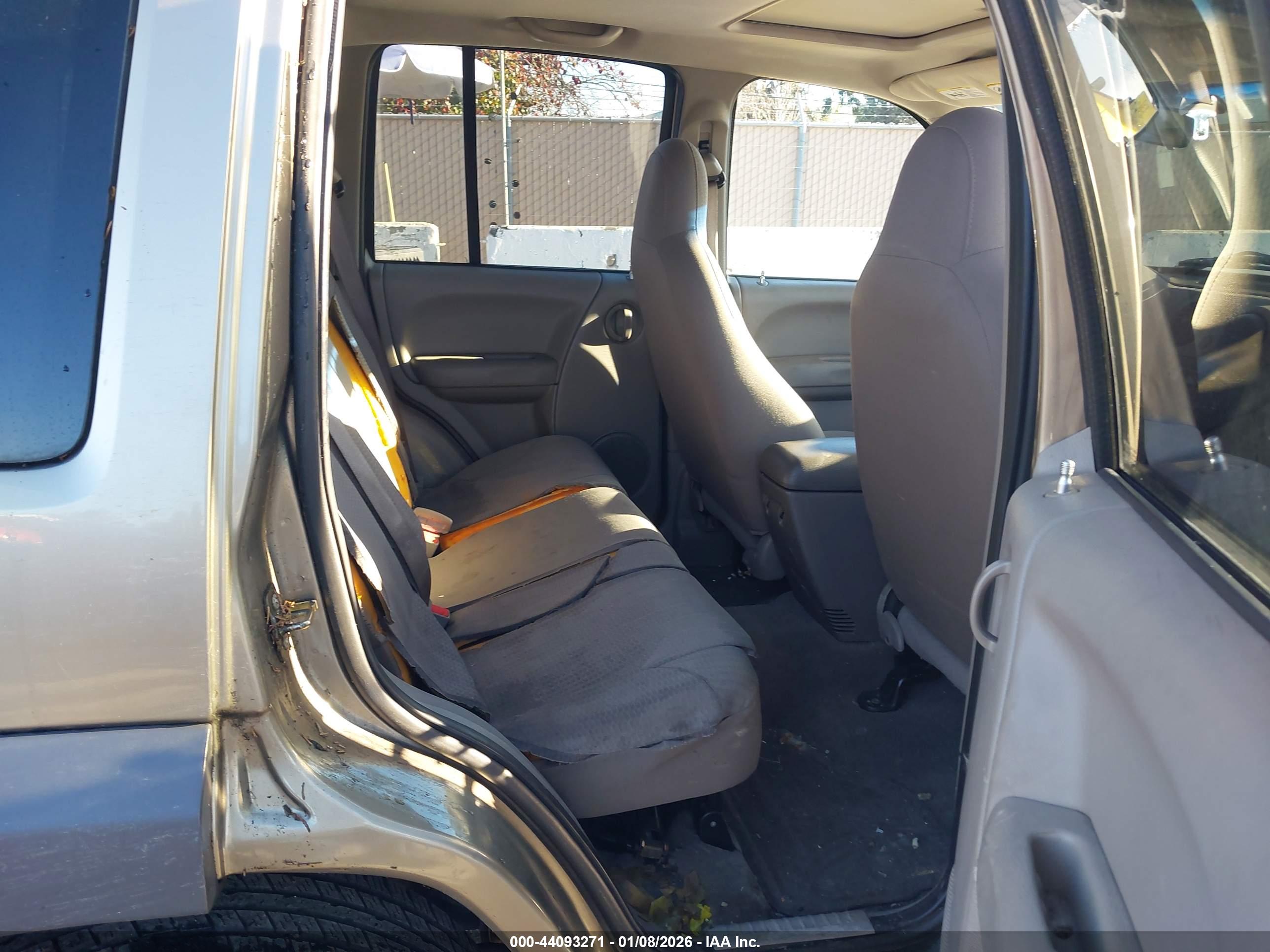 JEEP LIBERTY image 8