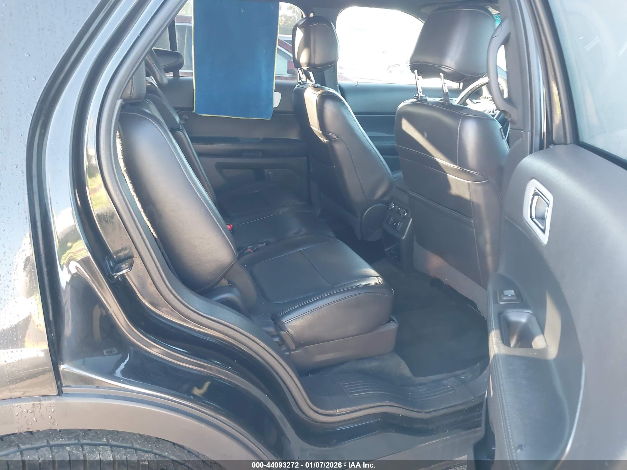 FORD EXPLORER image 8