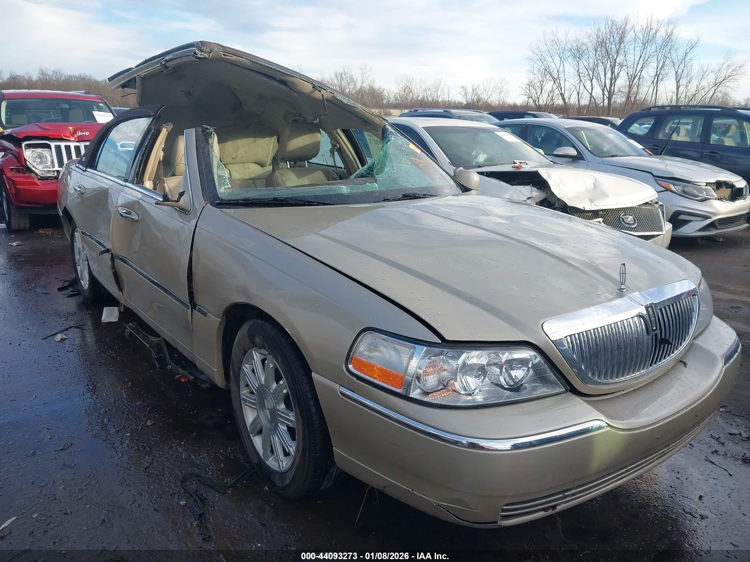 LINCOLN TOWN image 6