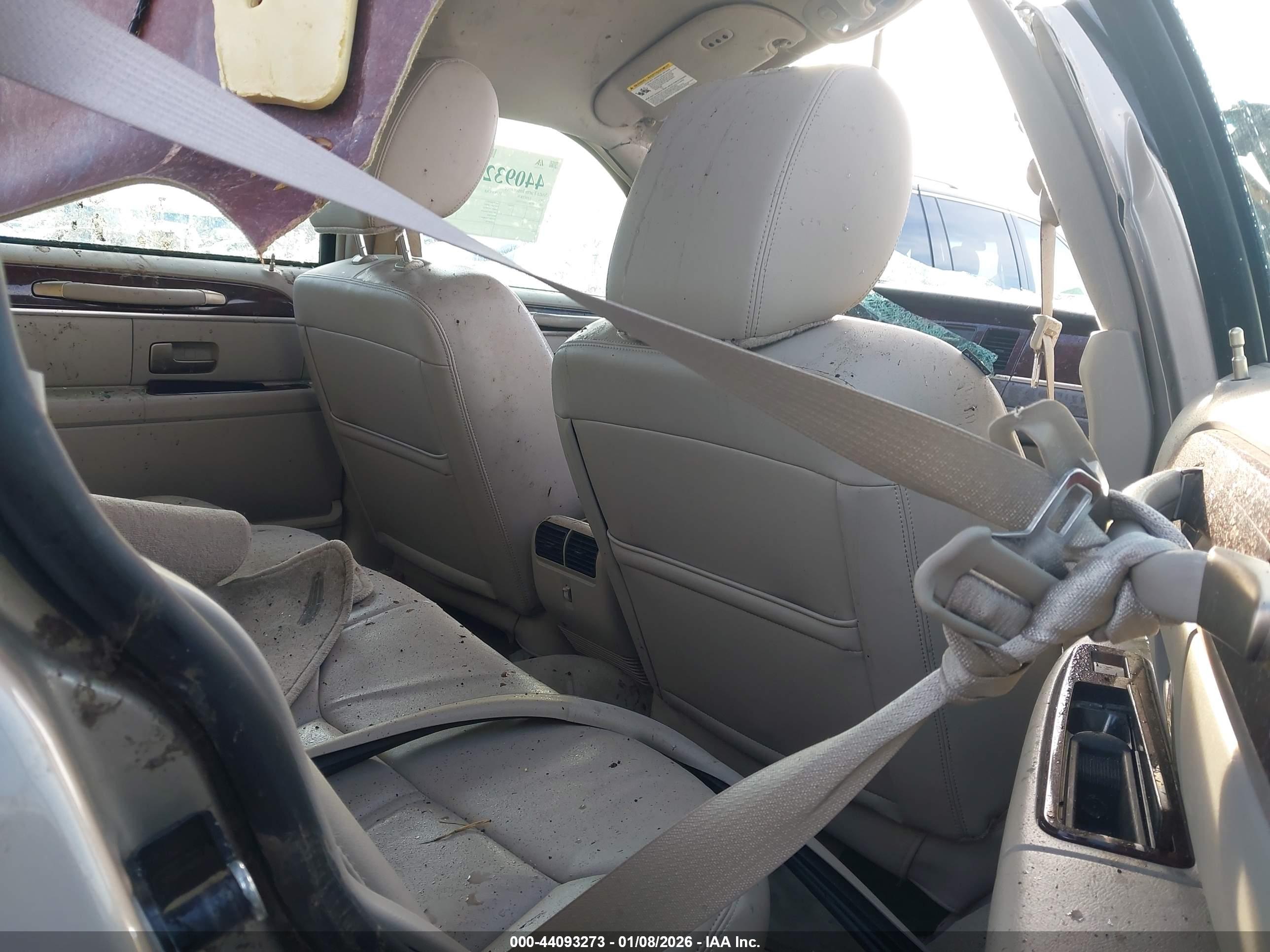LINCOLN TOWN image 8
