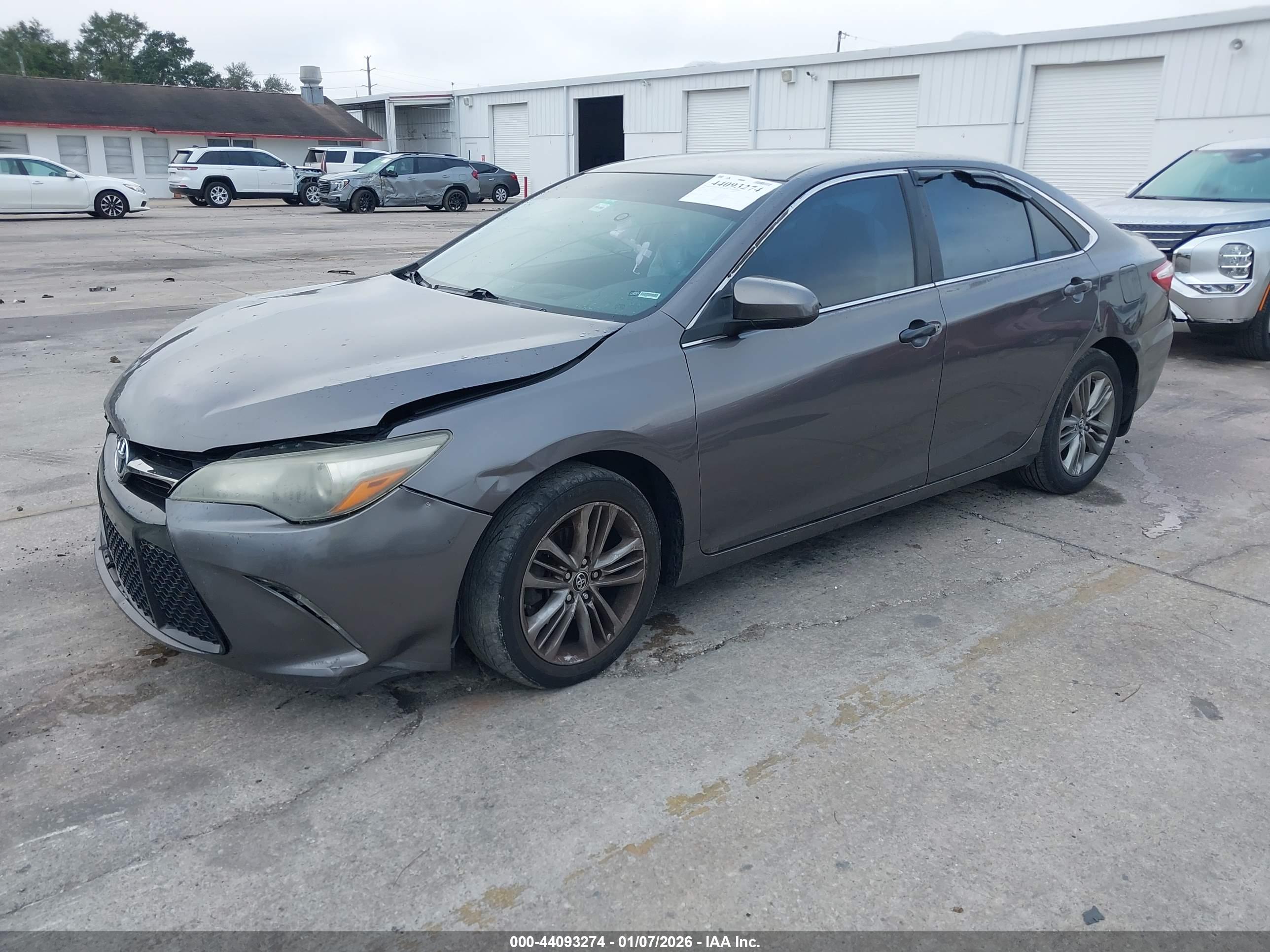 TOYOTA CAMRY image 2