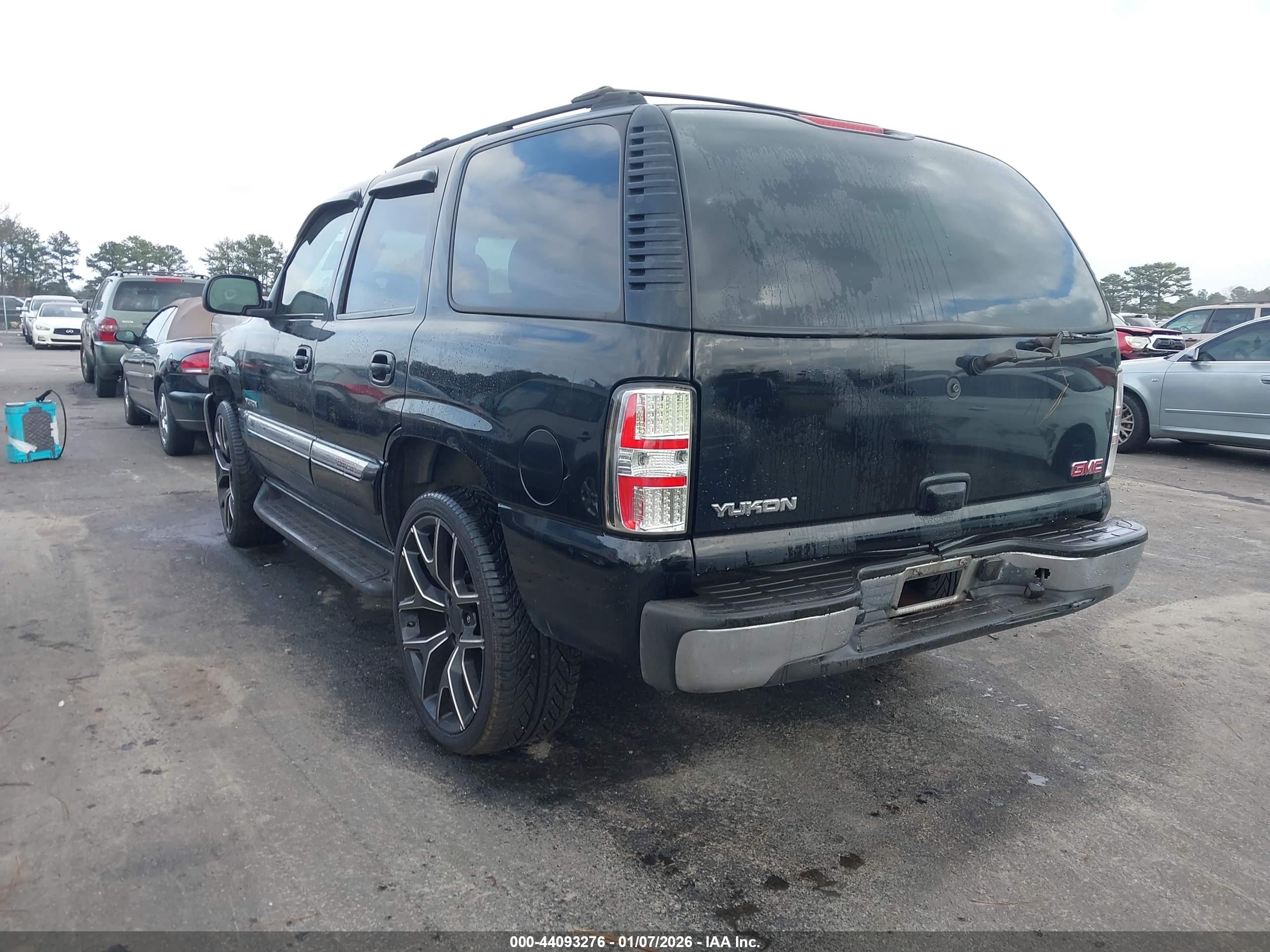 GMC YUKON image 3
