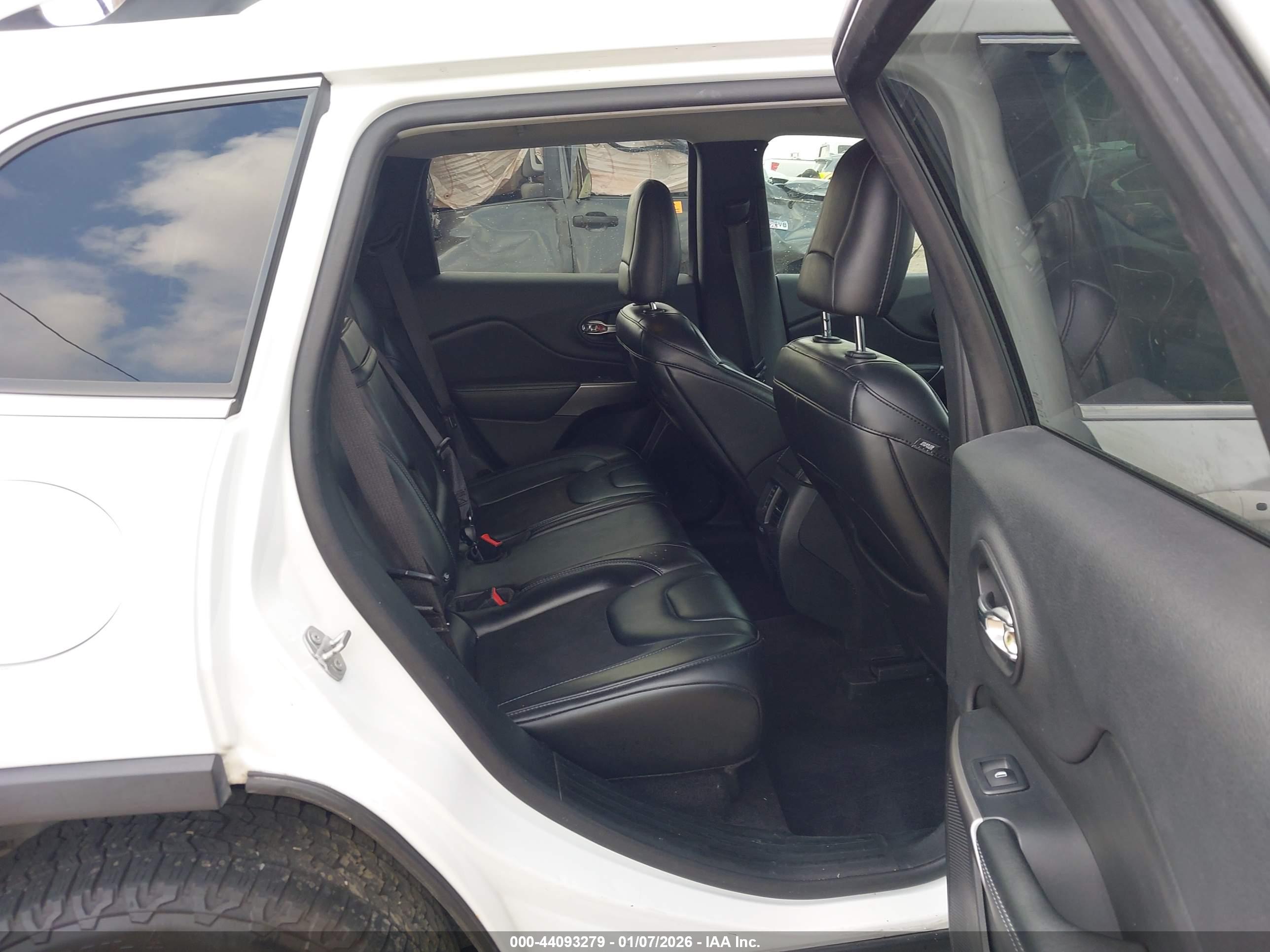 JEEP CHEROKEE image 8