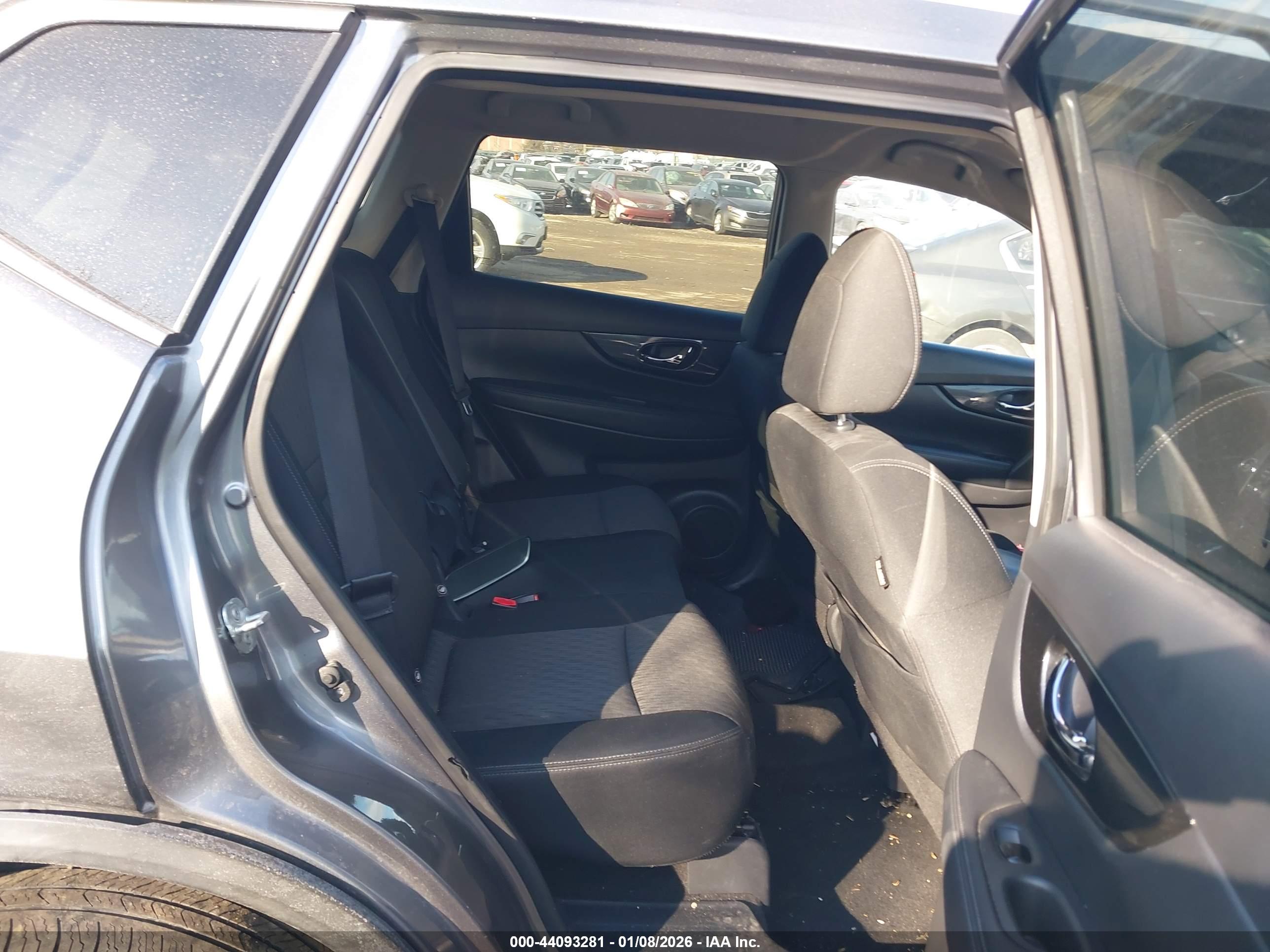 NISSAN ROGUE image 8
