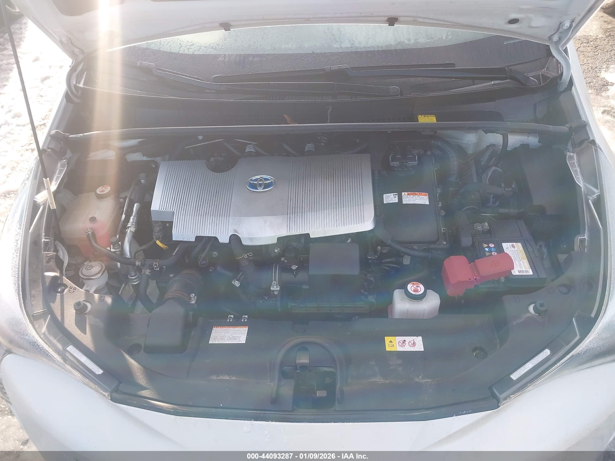 TOYOTA PRIUS image 10
