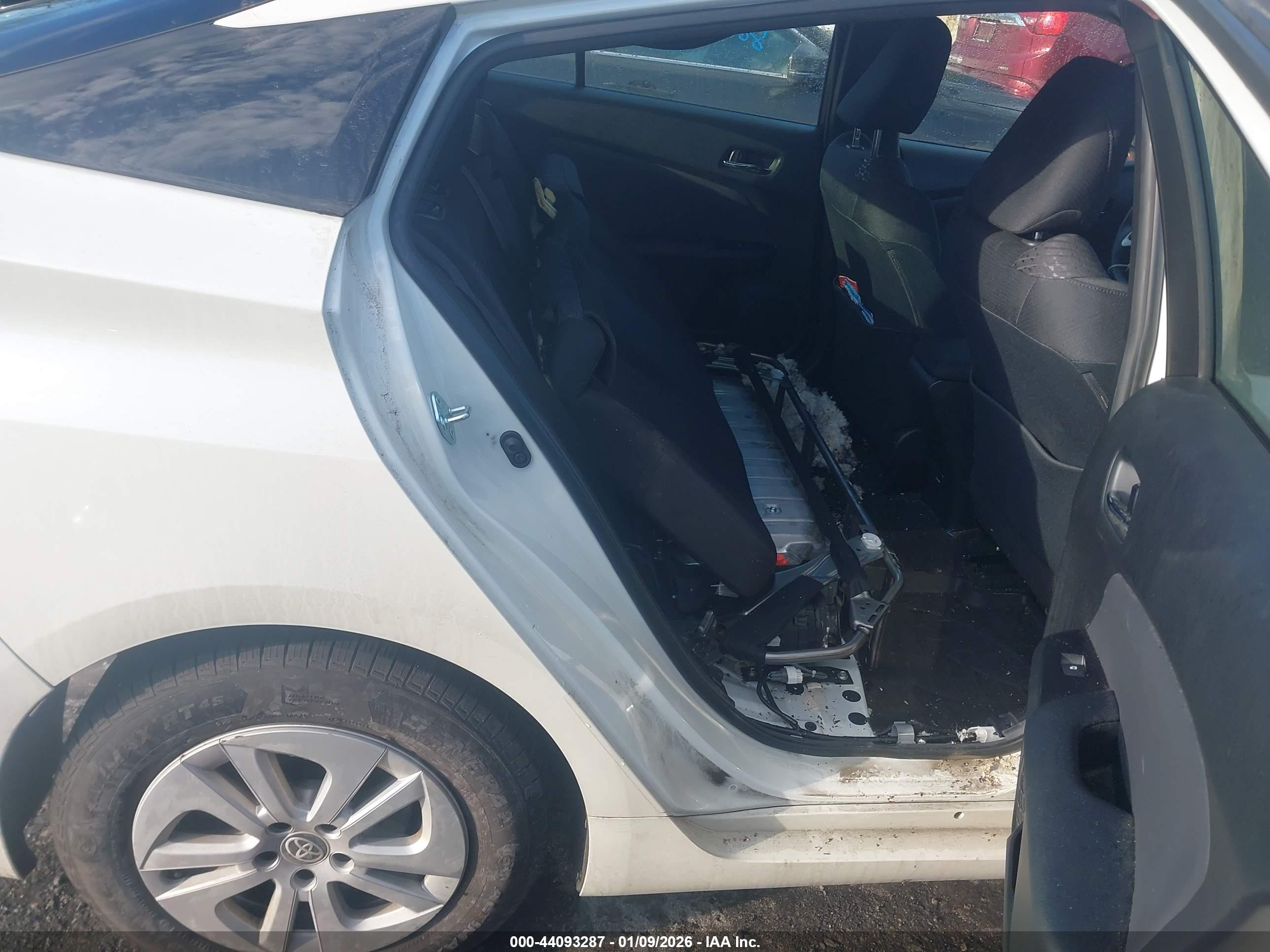 TOYOTA PRIUS image 8