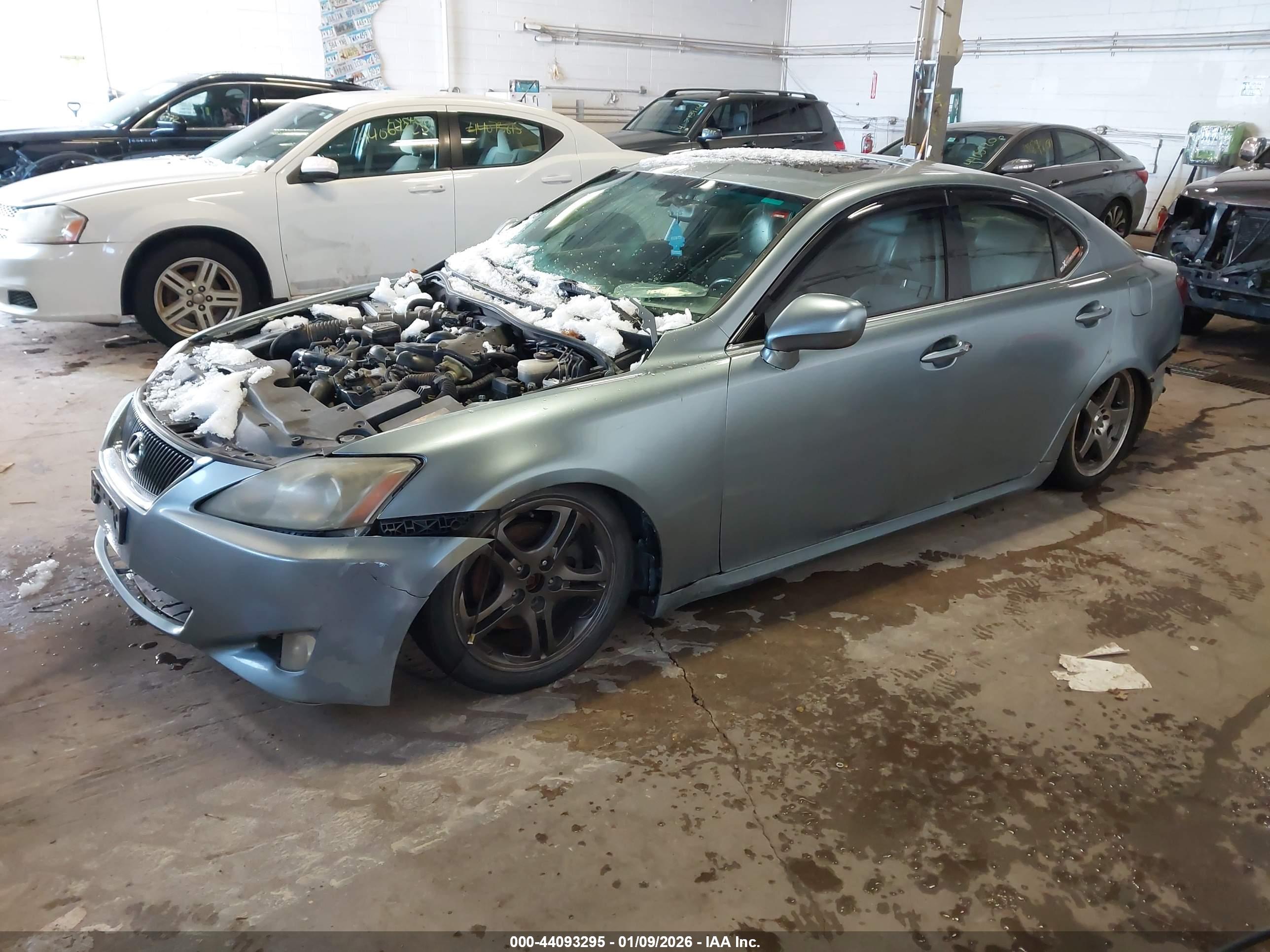 LEXUS IS image 2