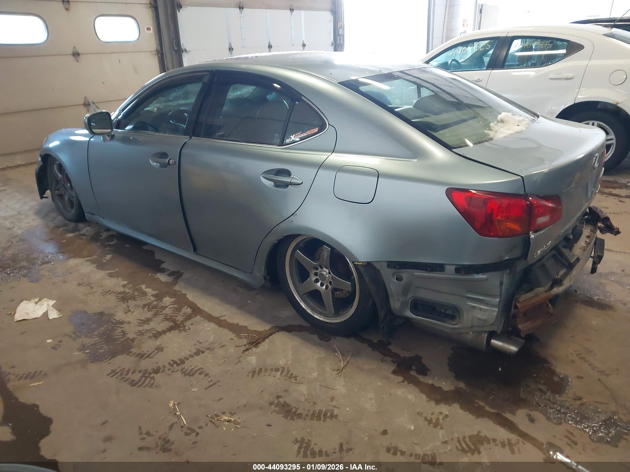 LEXUS IS image 3