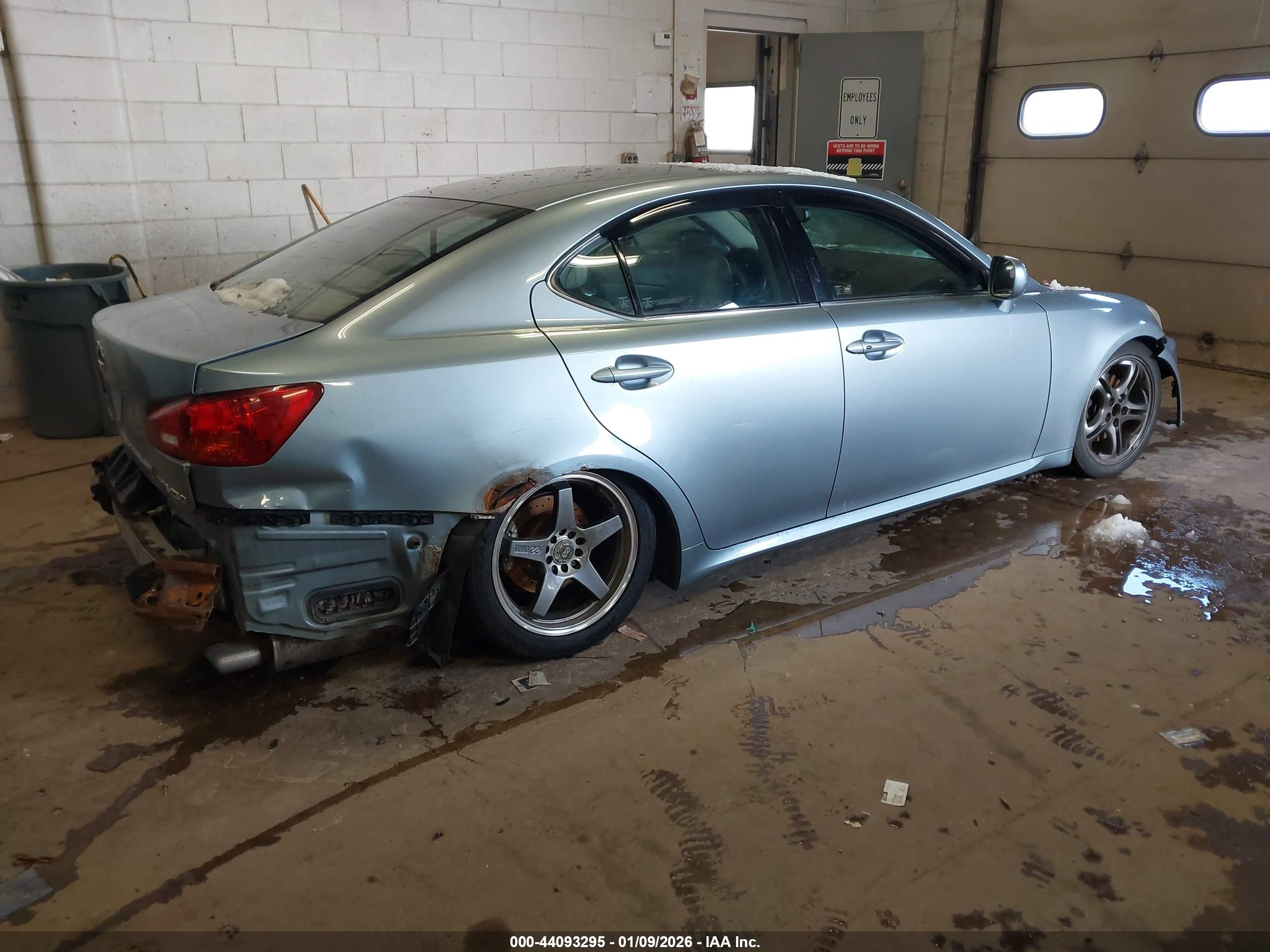 LEXUS IS image 4