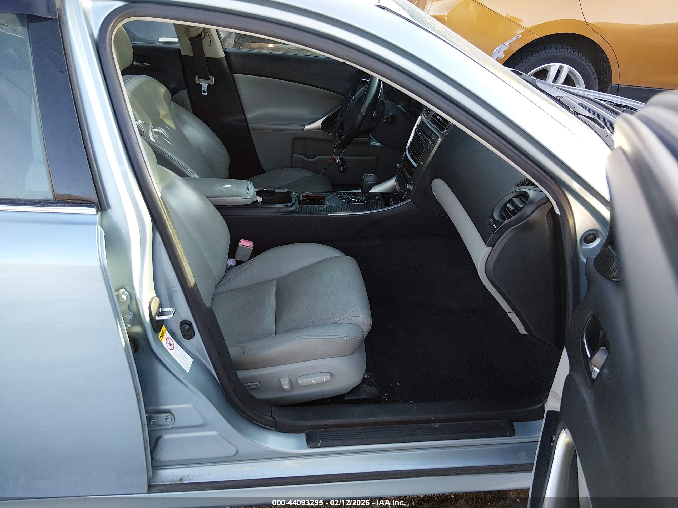 LEXUS IS image 5