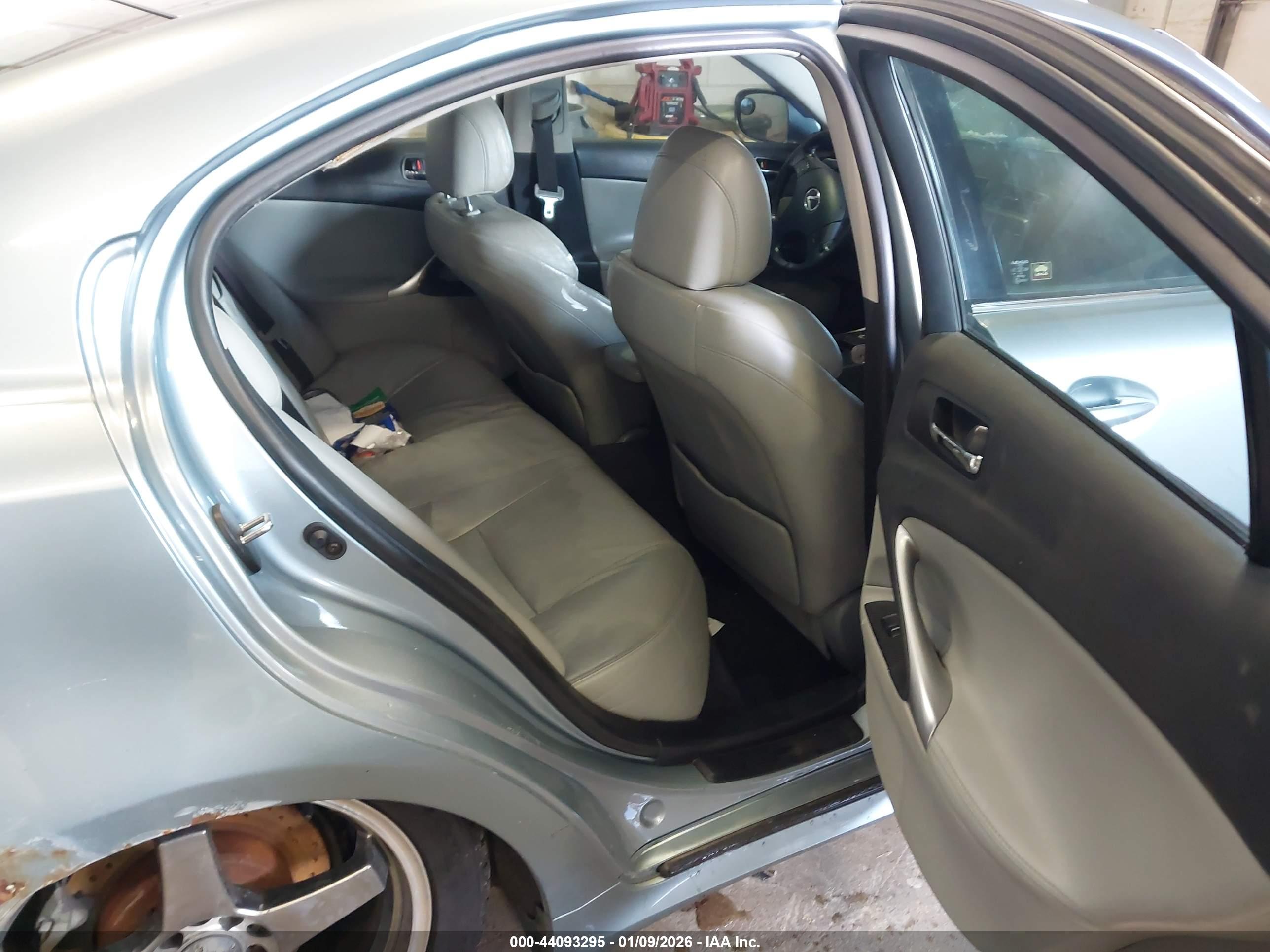 LEXUS IS image 8
