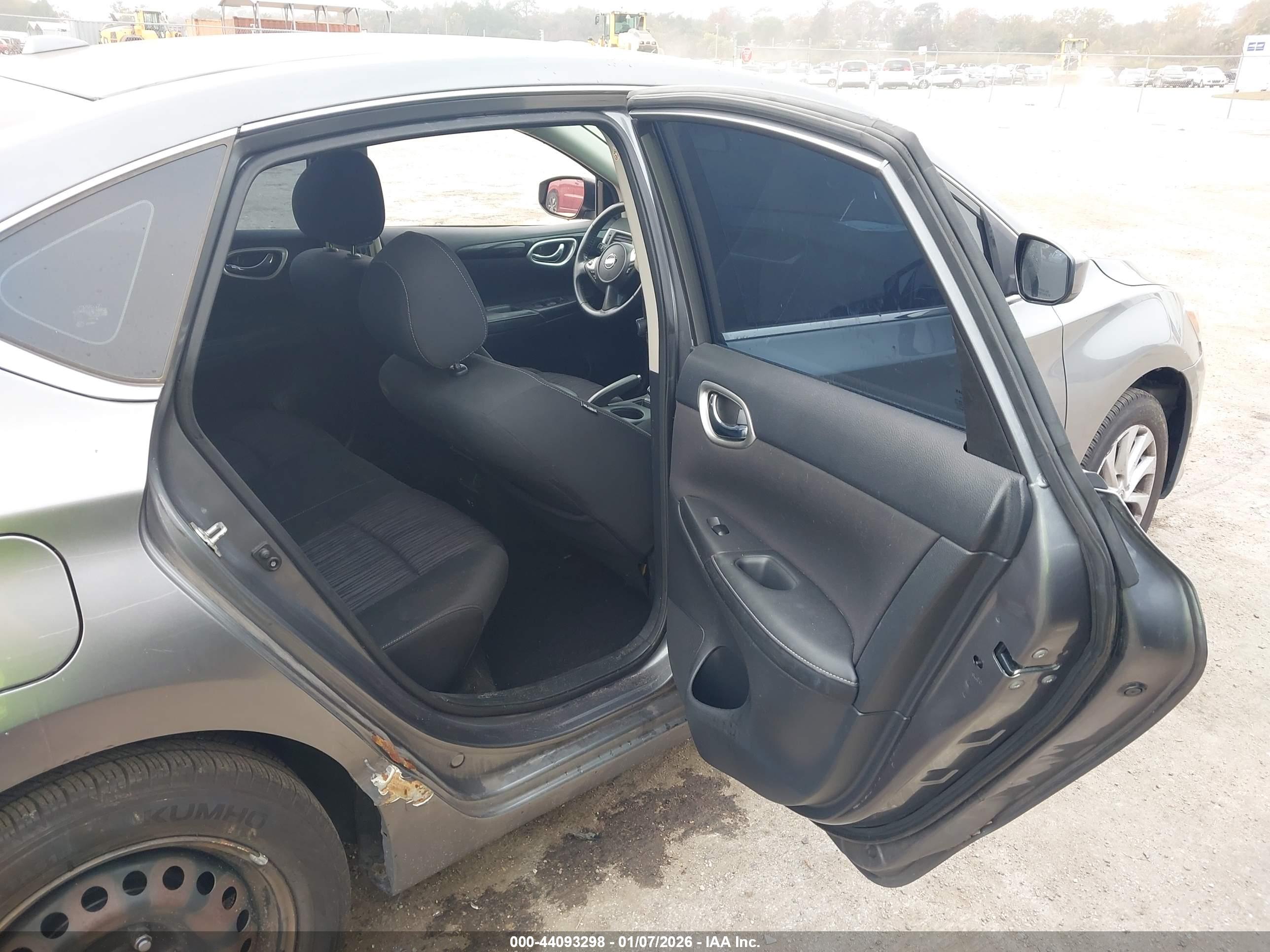 NISSAN SENTRA image 8
