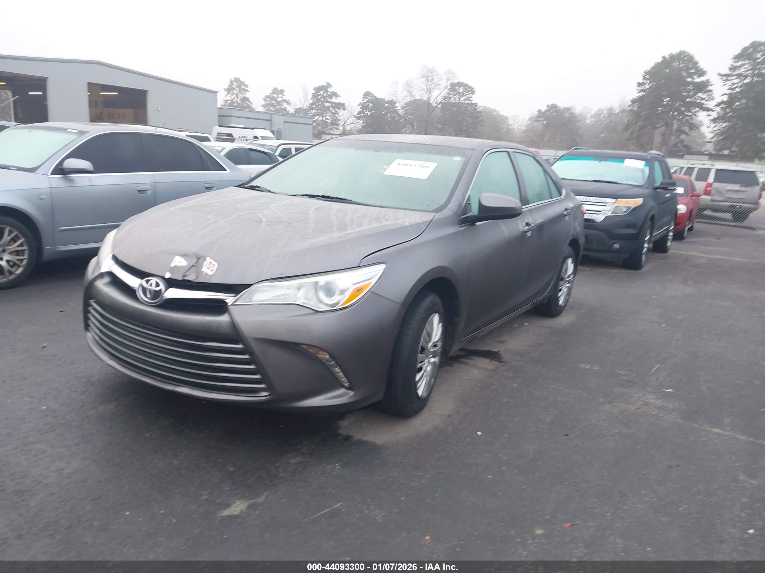TOYOTA CAMRY image 2