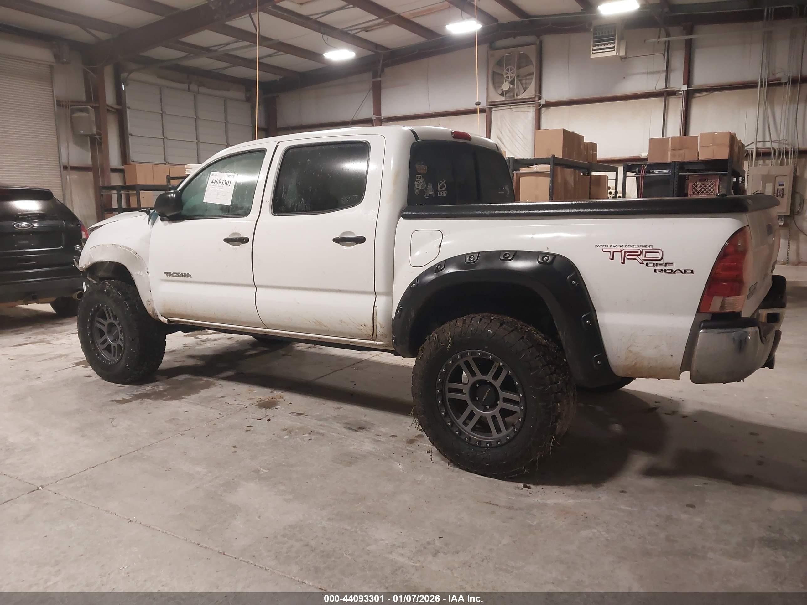 TOYOTA TACOMA image 3