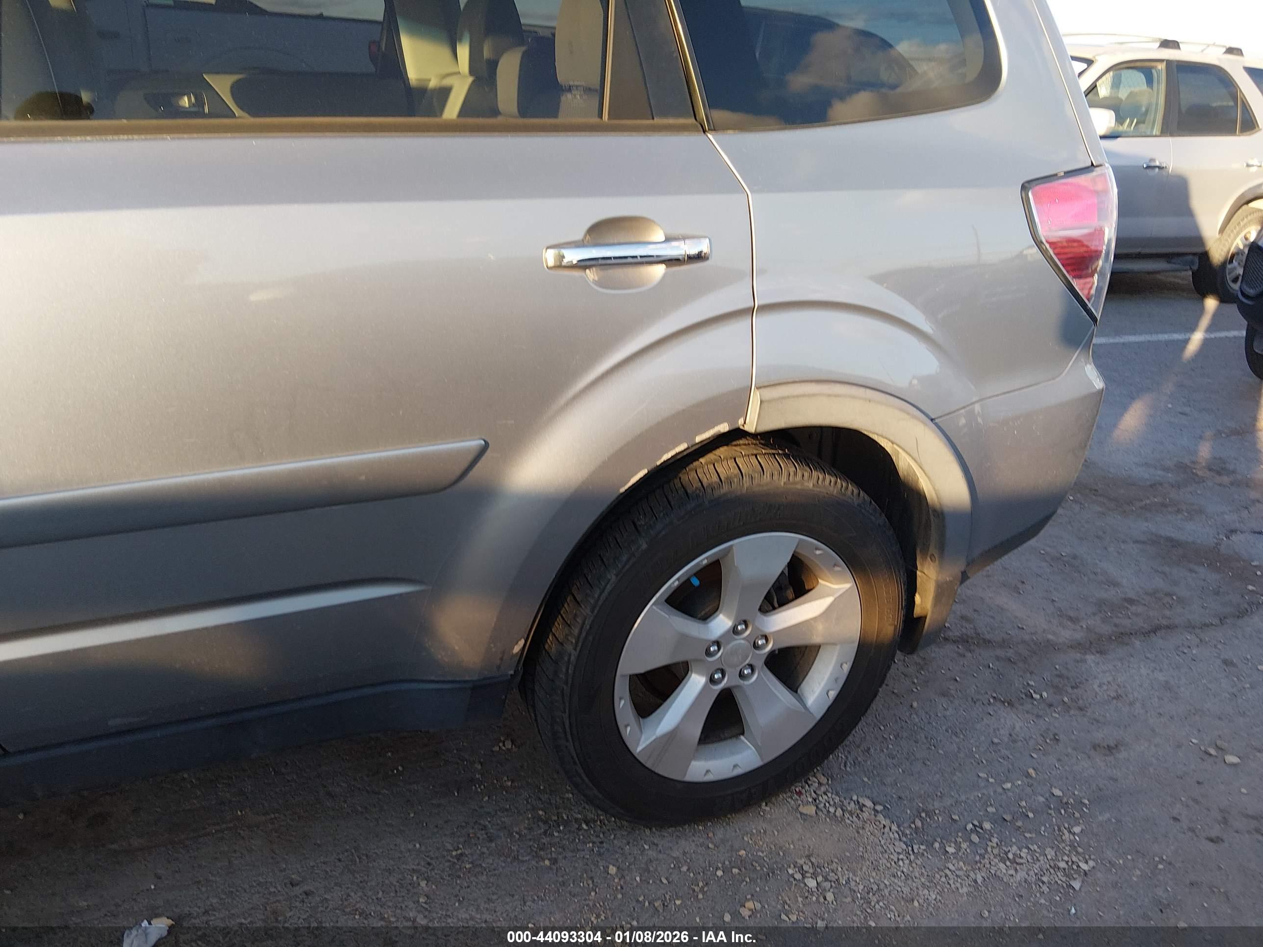 SUBARU FORESTER image 6