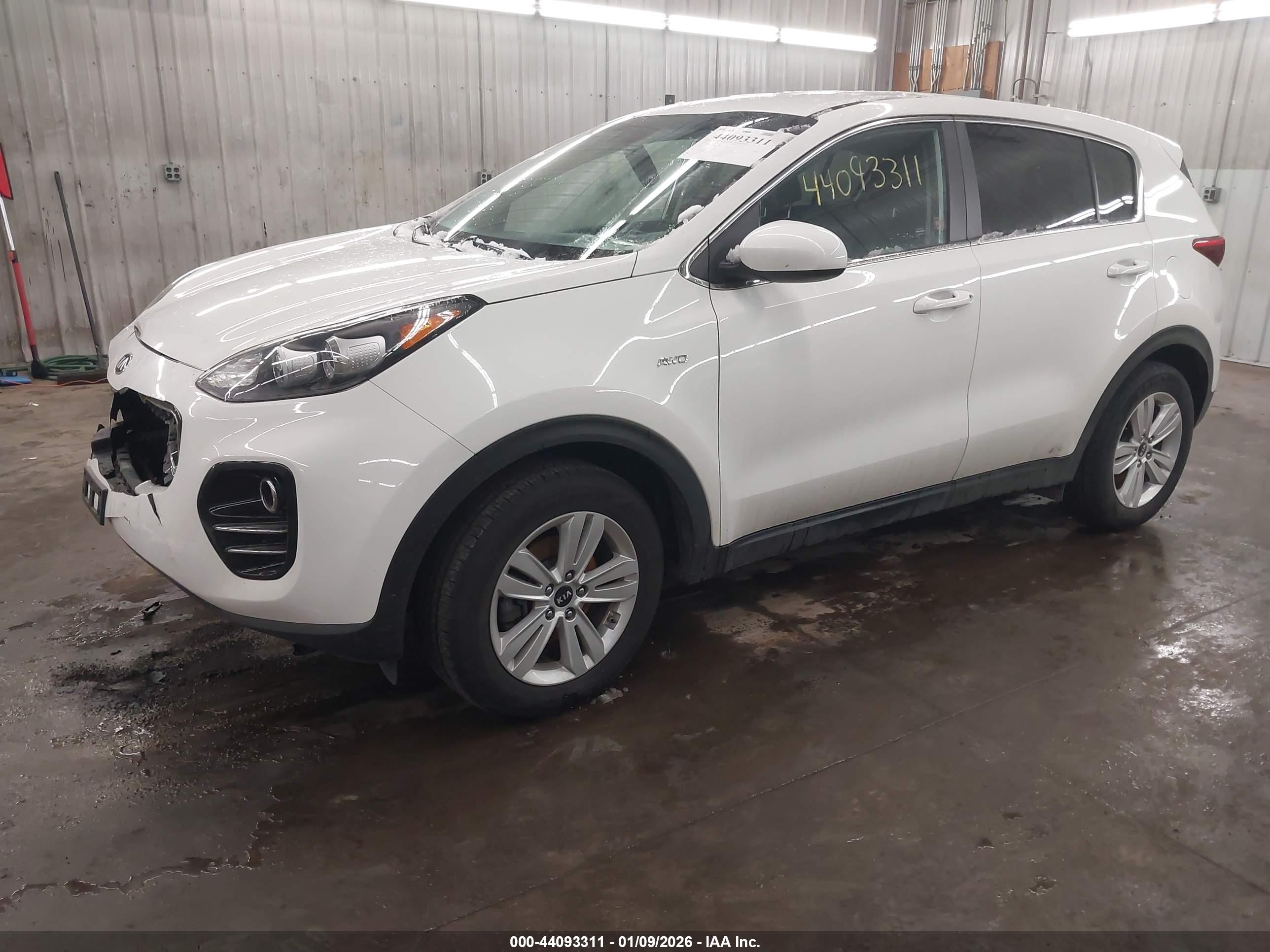 KIA SPORTAGE image 2