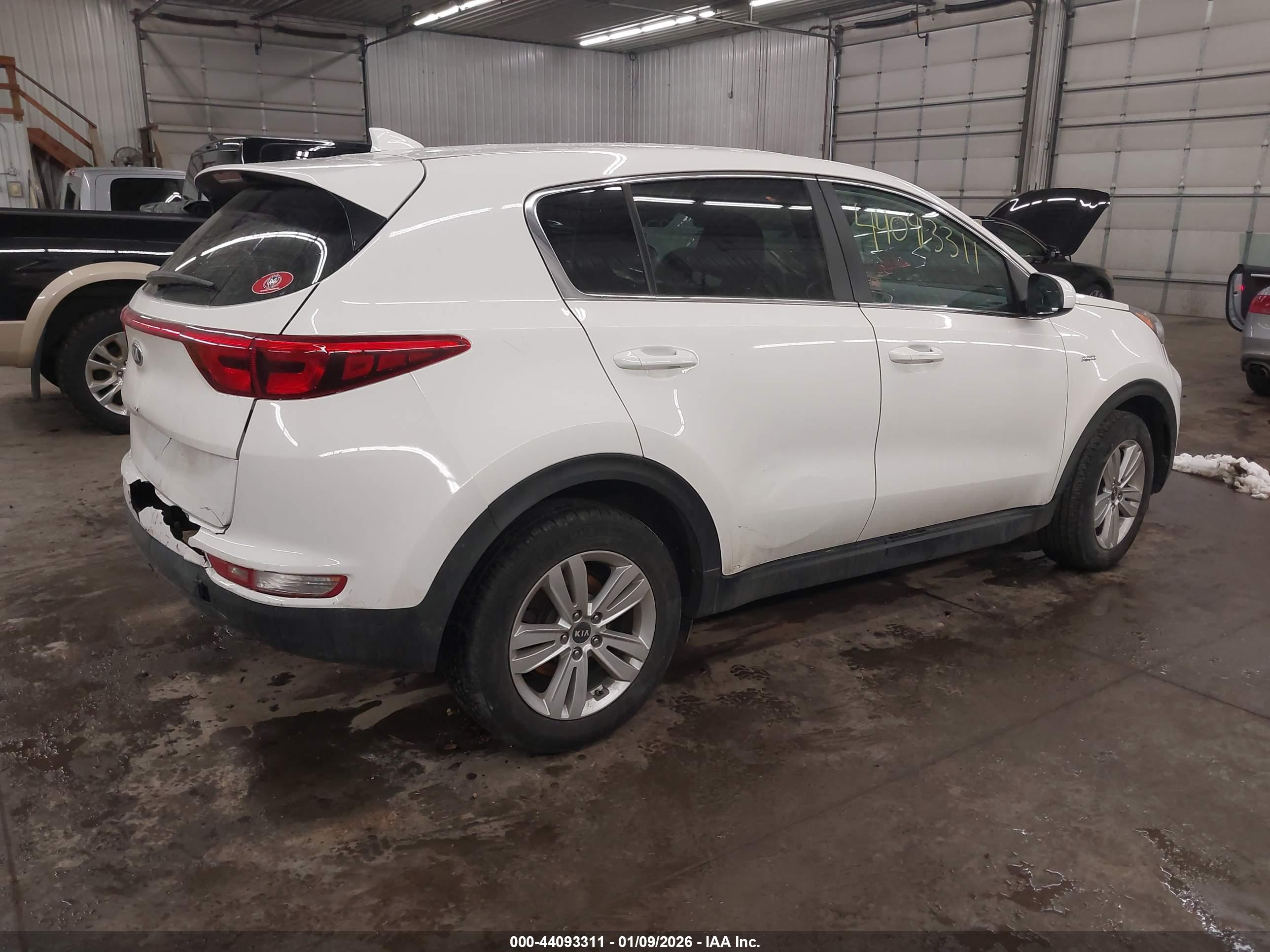 KIA SPORTAGE image 4
