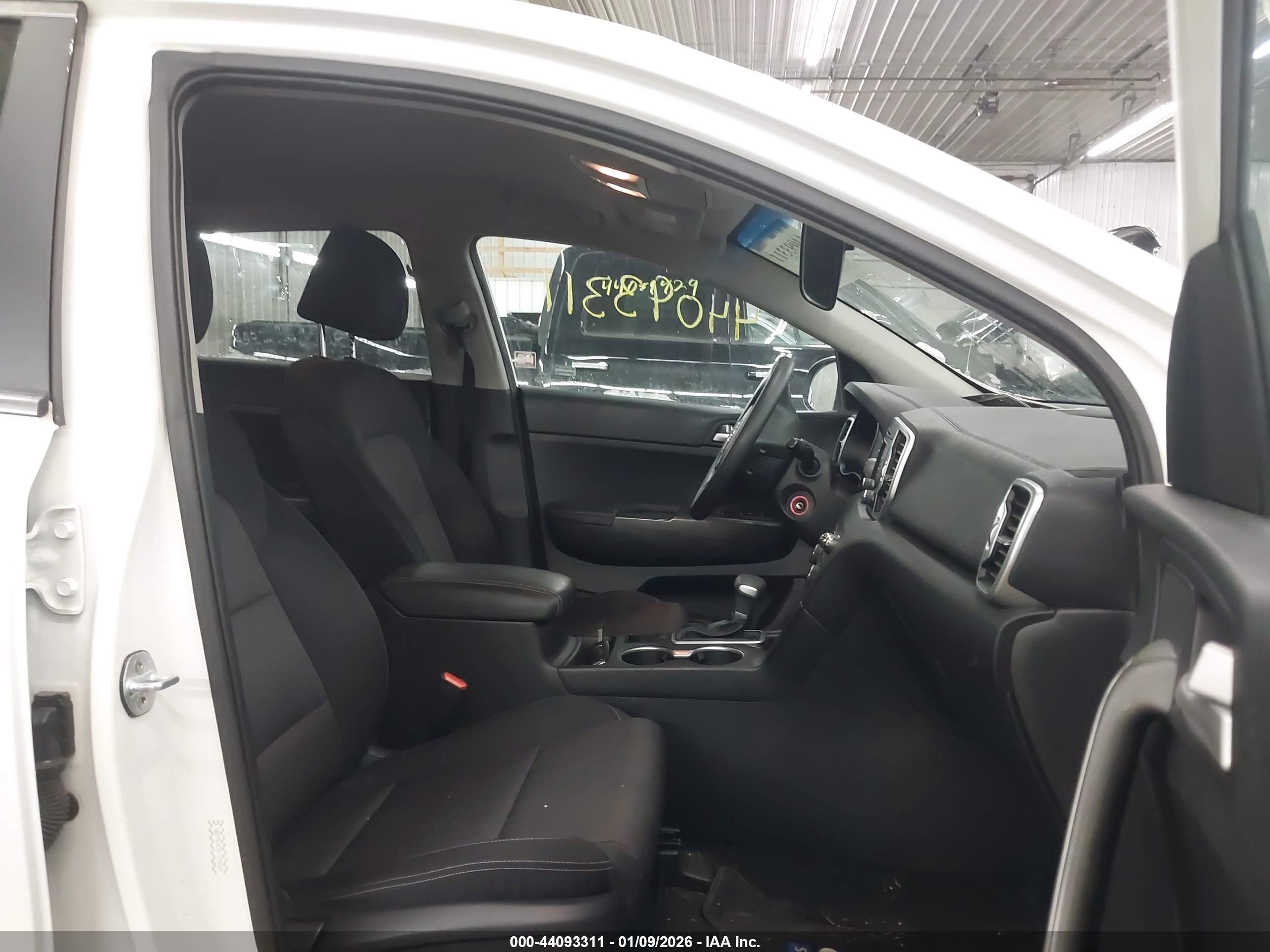 KIA SPORTAGE image 5