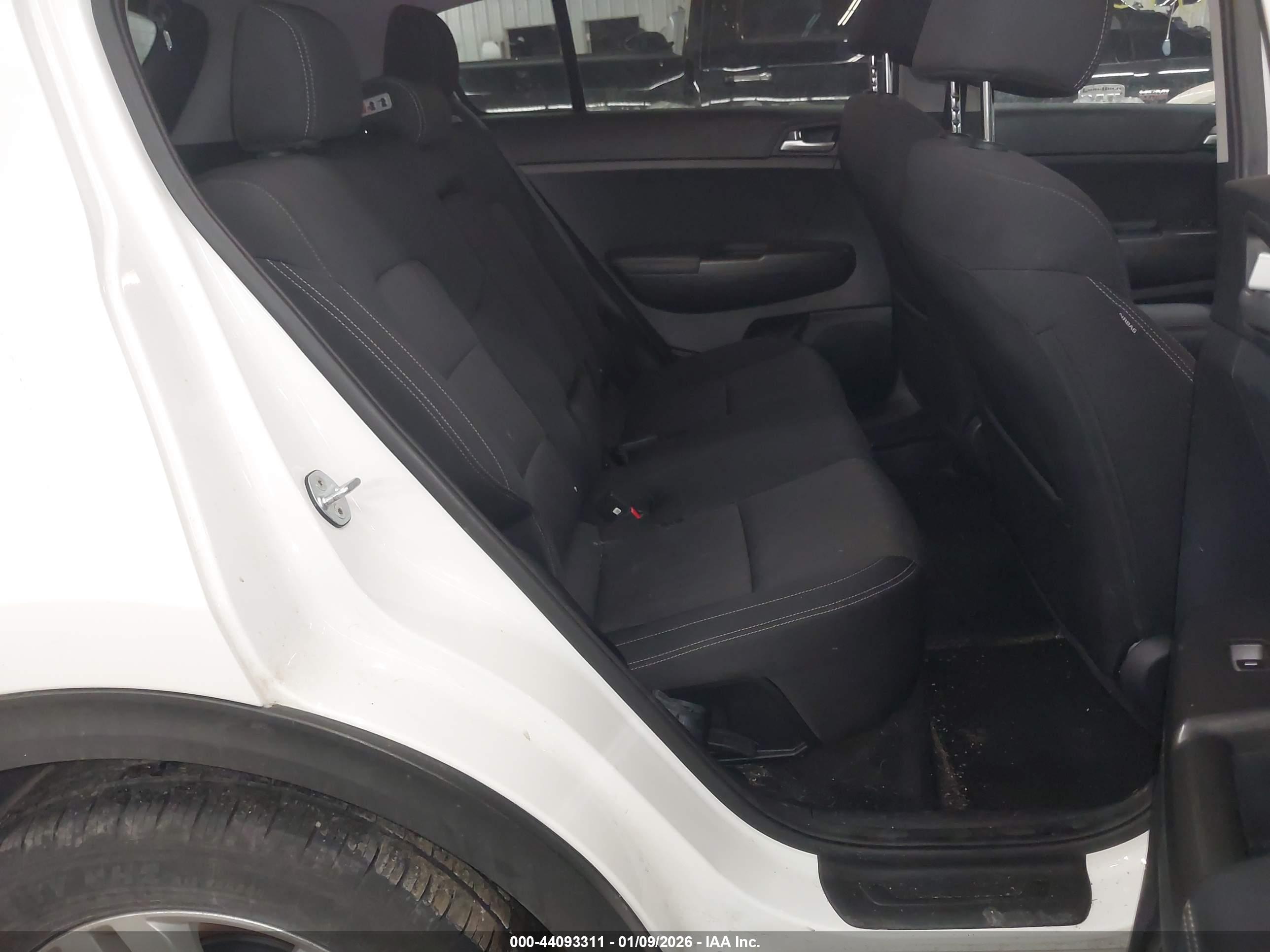 KIA SPORTAGE image 8
