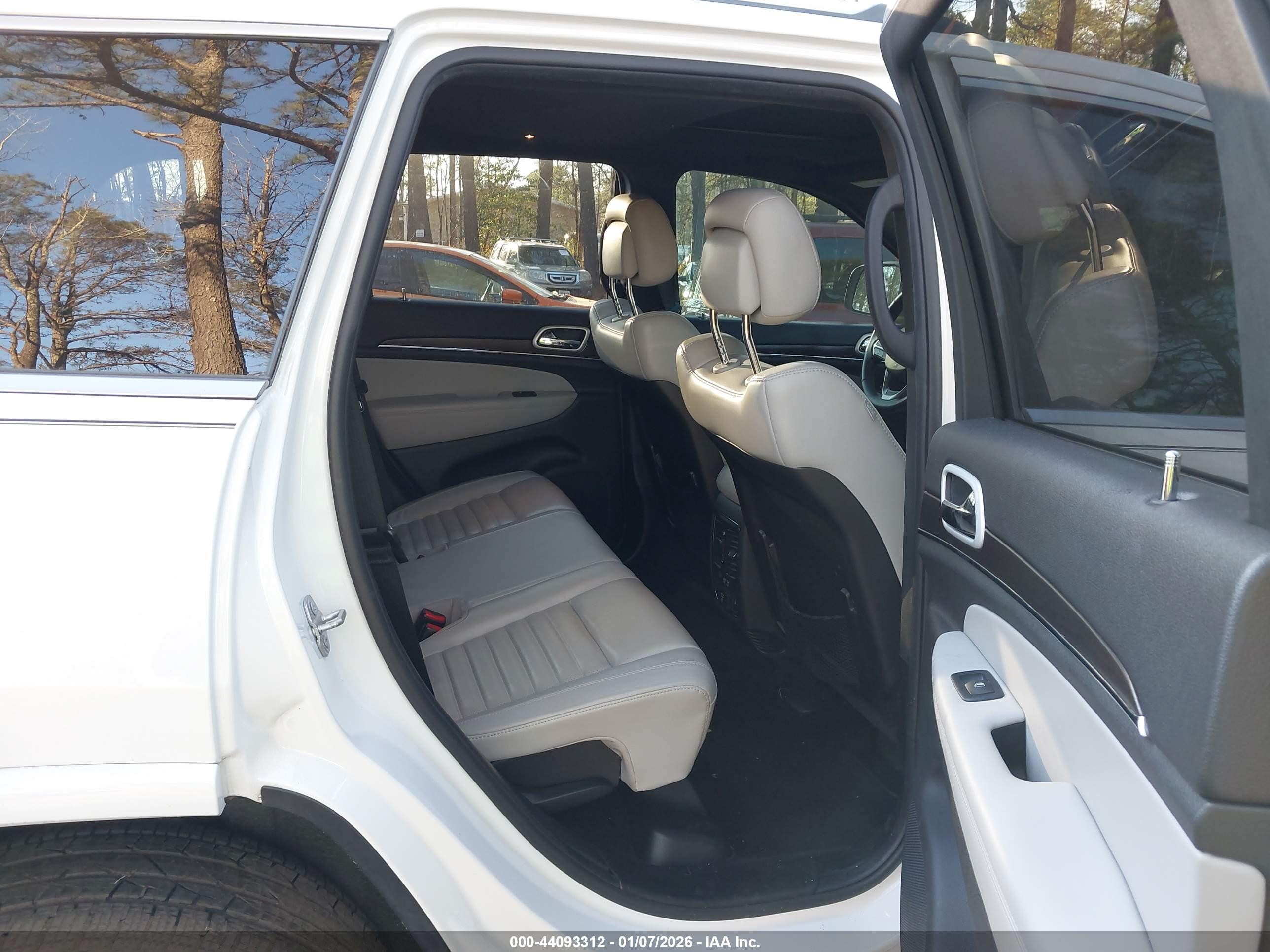 JEEP GRAND image 8