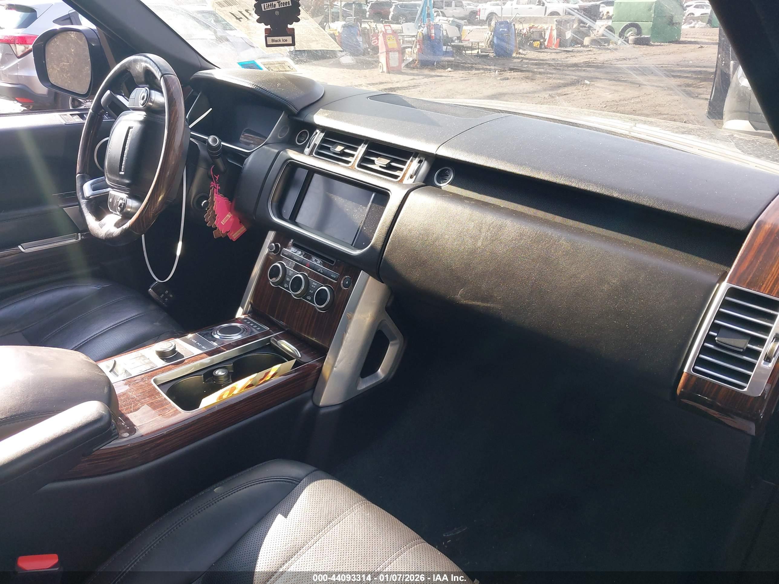 LAND ROVER image 5