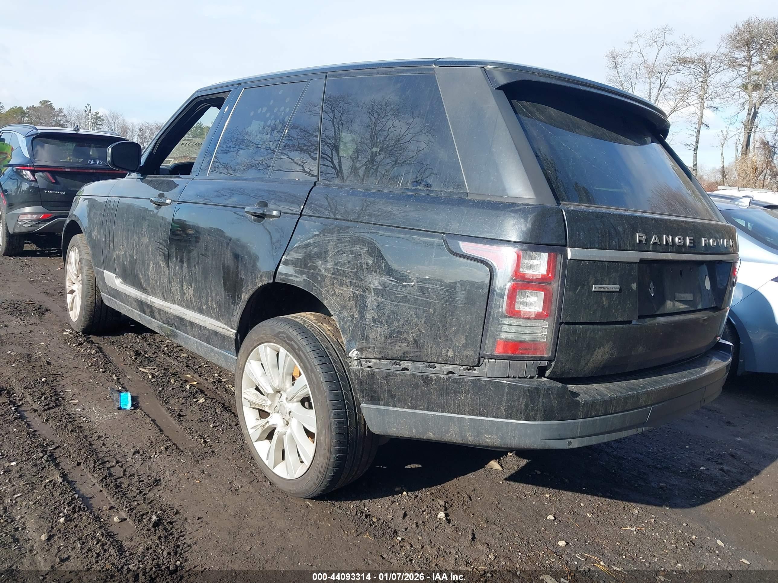 LAND ROVER image 6