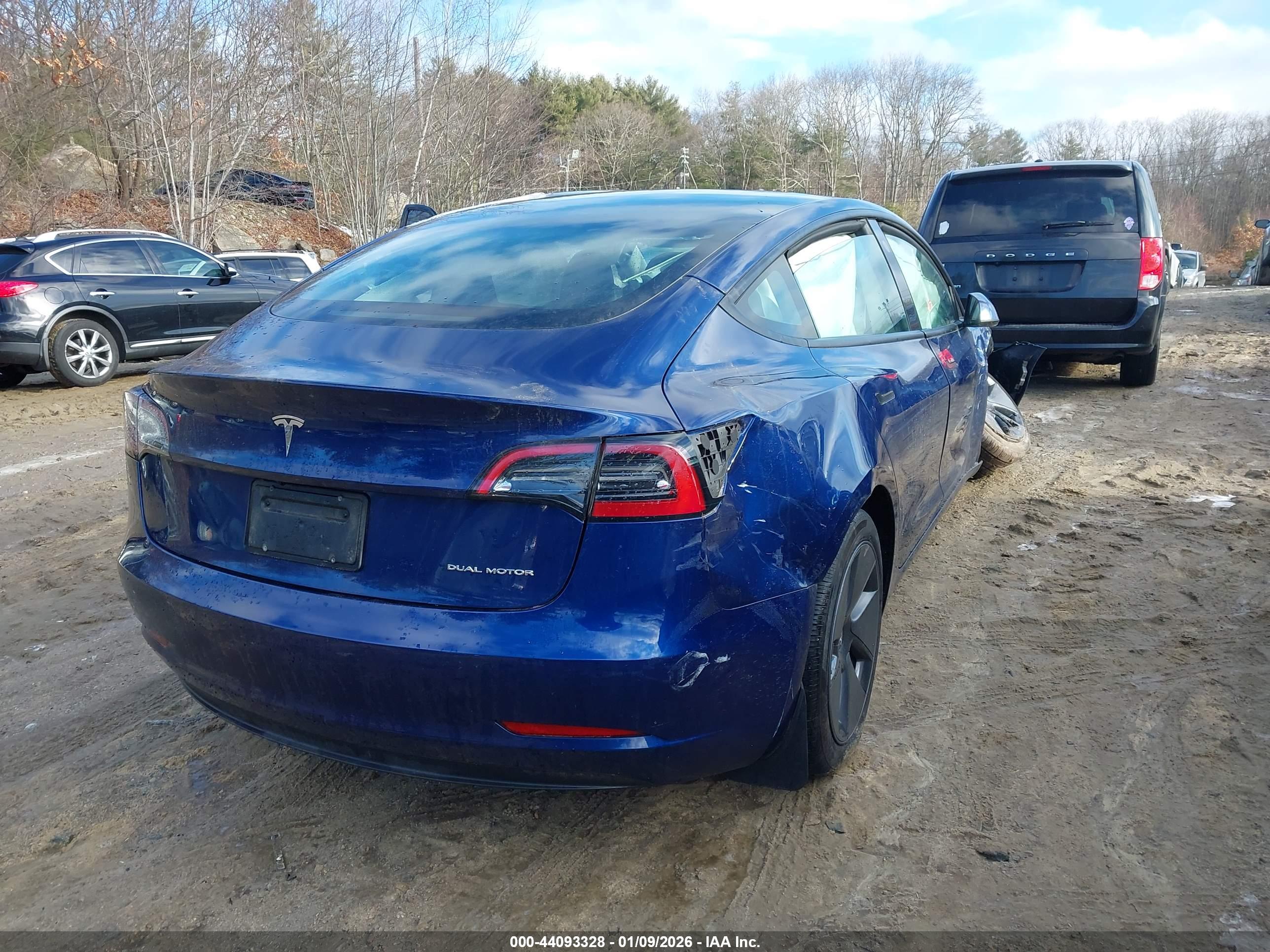 TESLA MODEL image 4