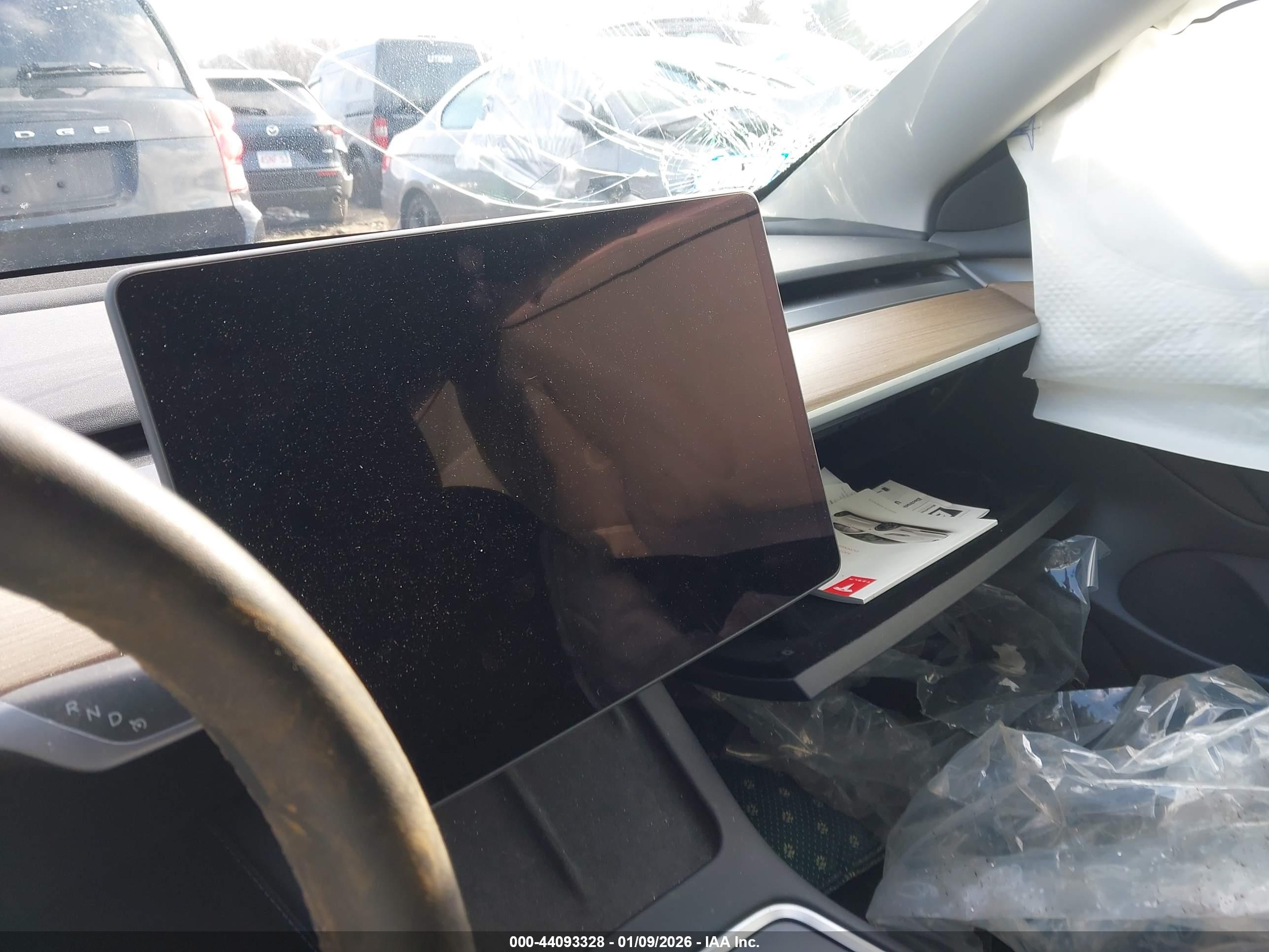 TESLA MODEL image 7