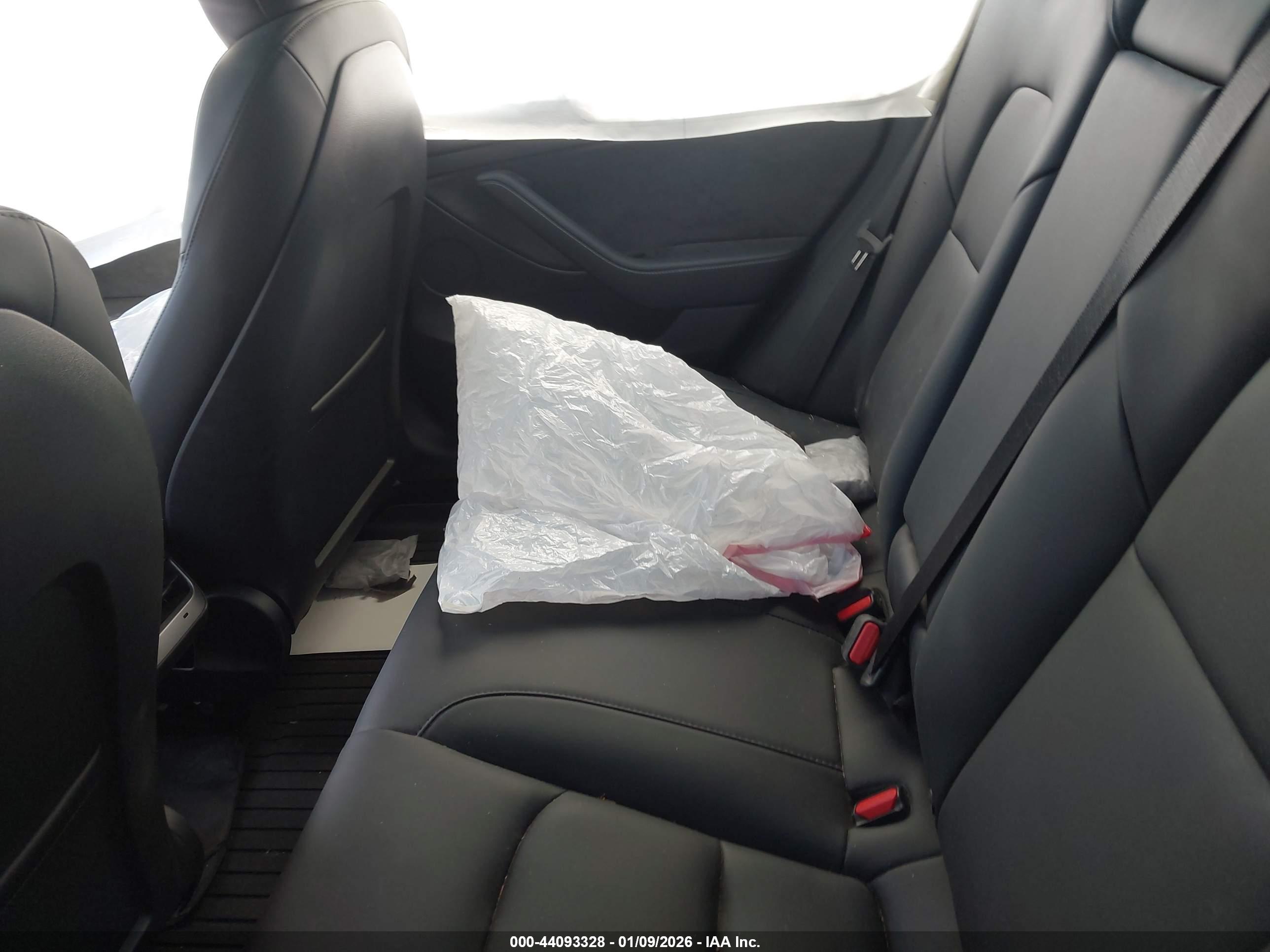 TESLA MODEL image 8