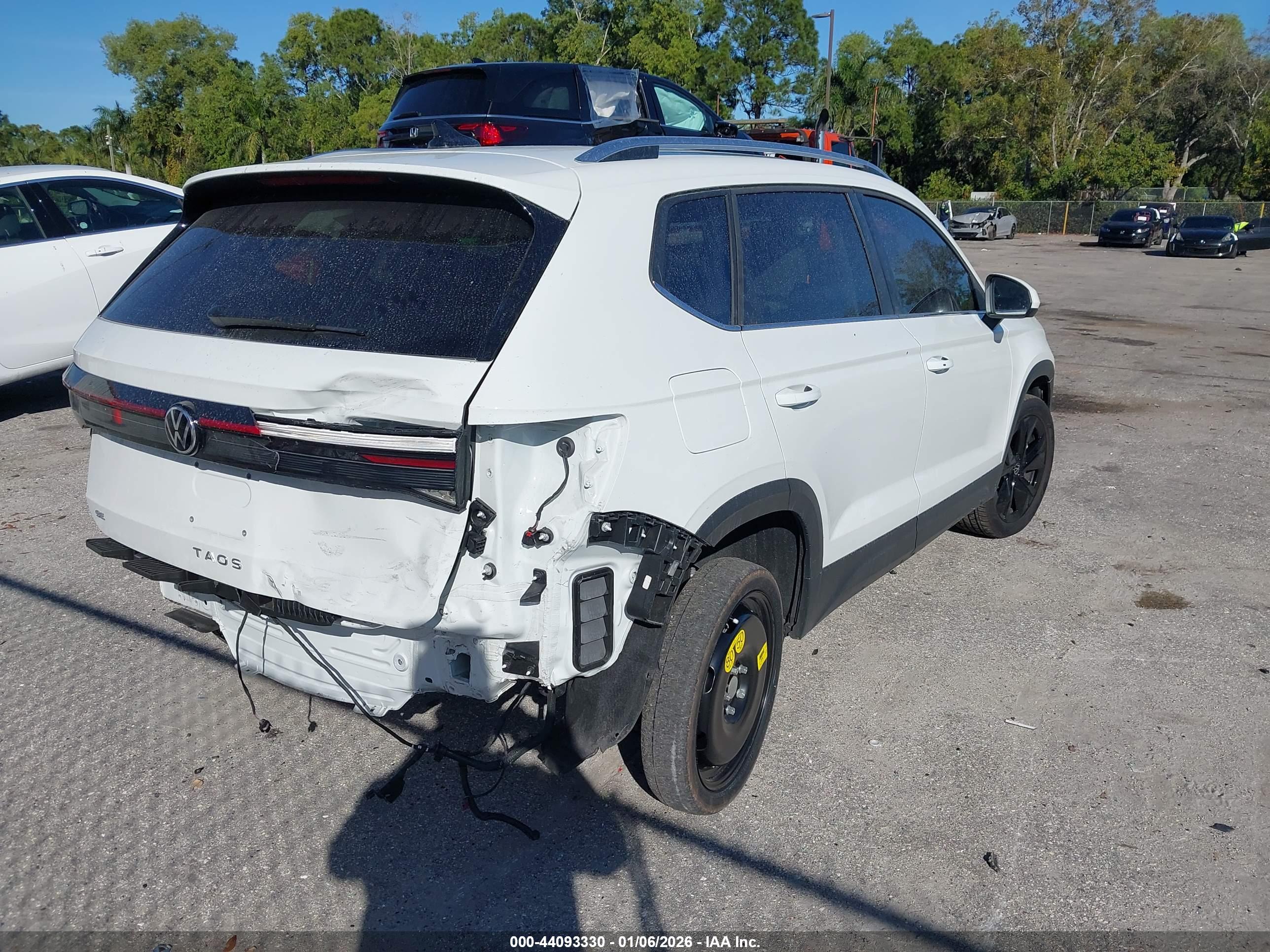 VOLKSWAGEN TAOS image 4