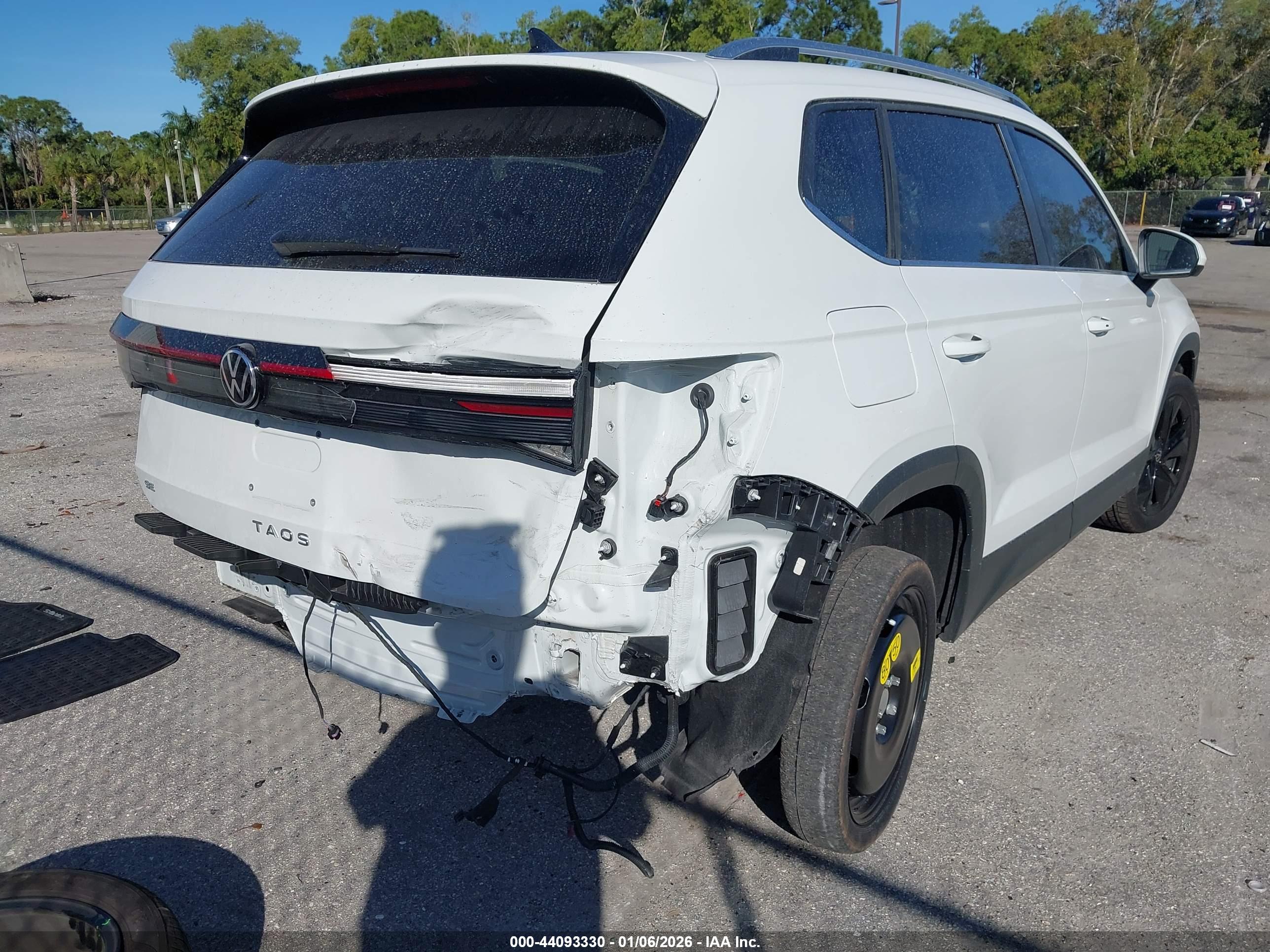 VOLKSWAGEN TAOS image 6