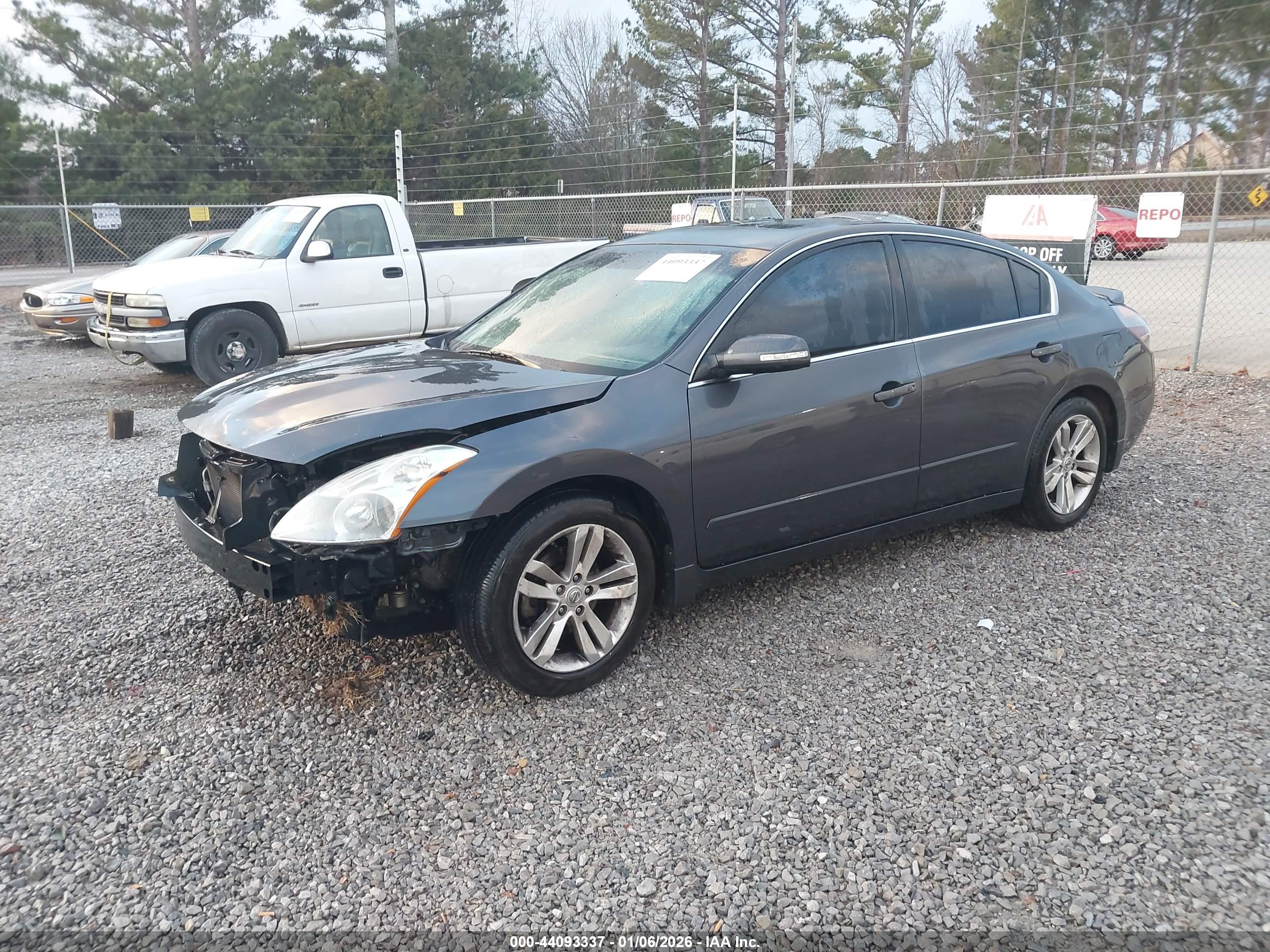 NISSAN ALTIMA image 2