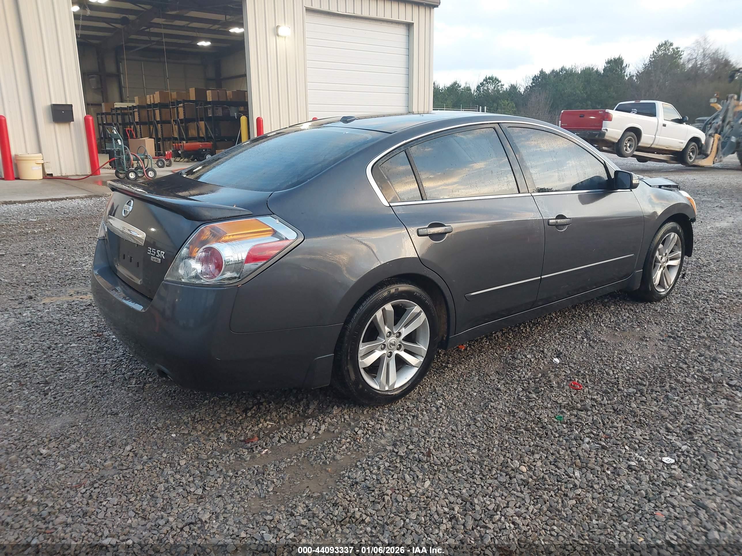 NISSAN ALTIMA image 4