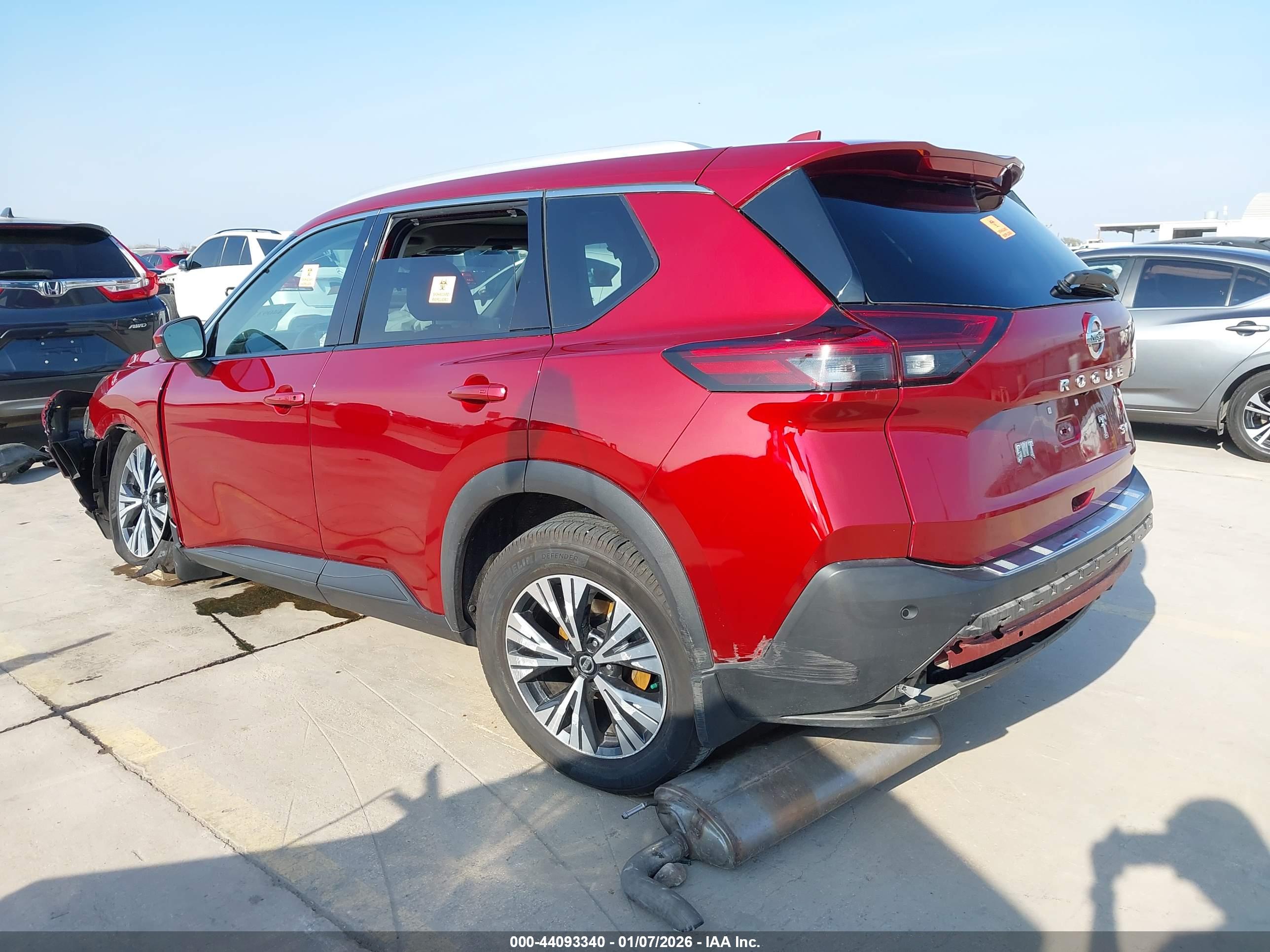 NISSAN ROGUE image 3