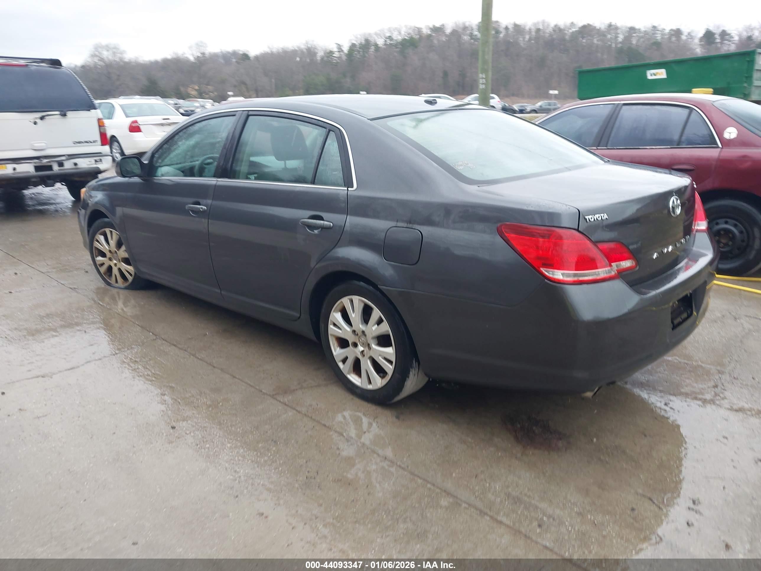 TOYOTA AVALON image 3