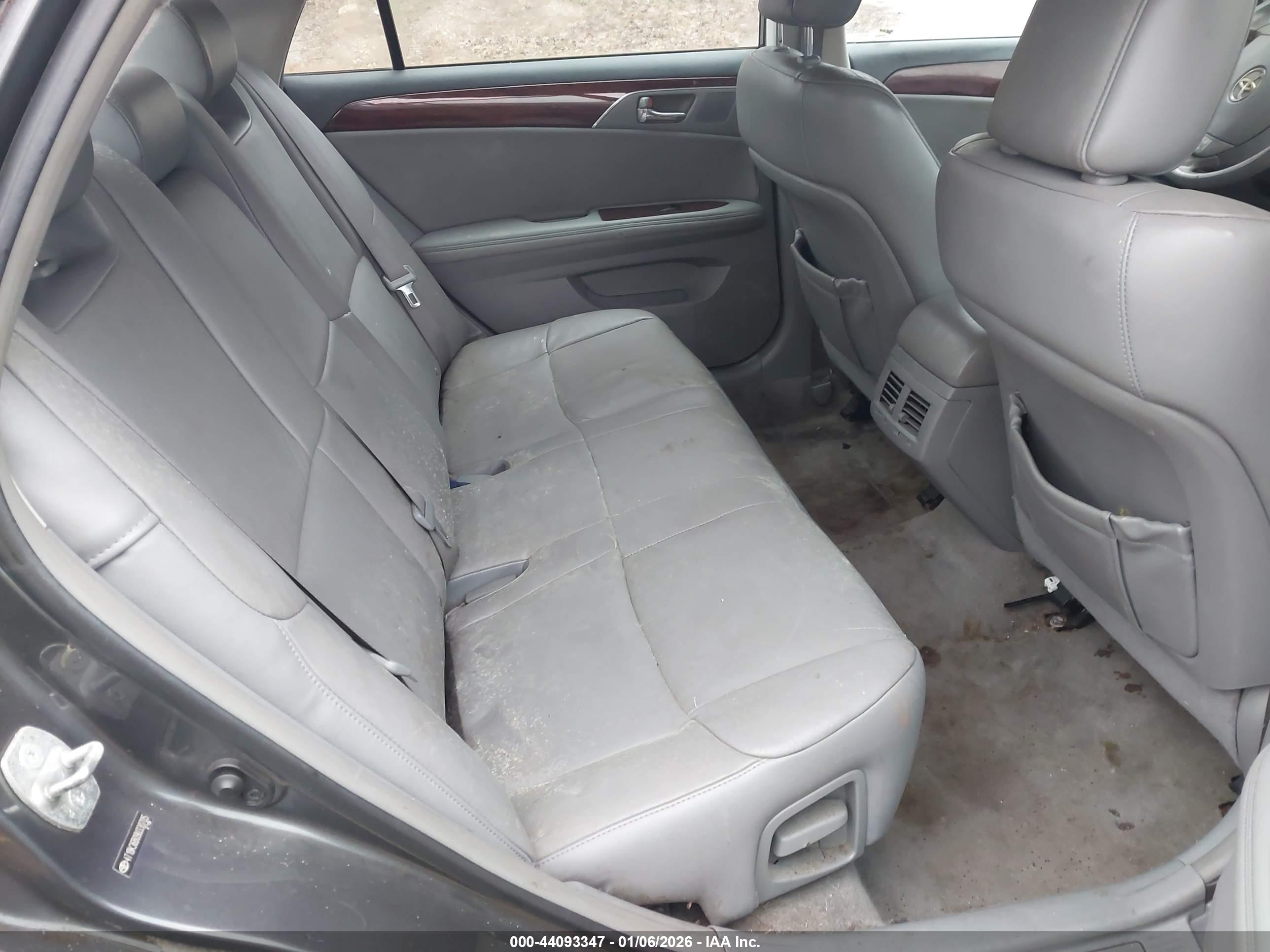 TOYOTA AVALON image 8
