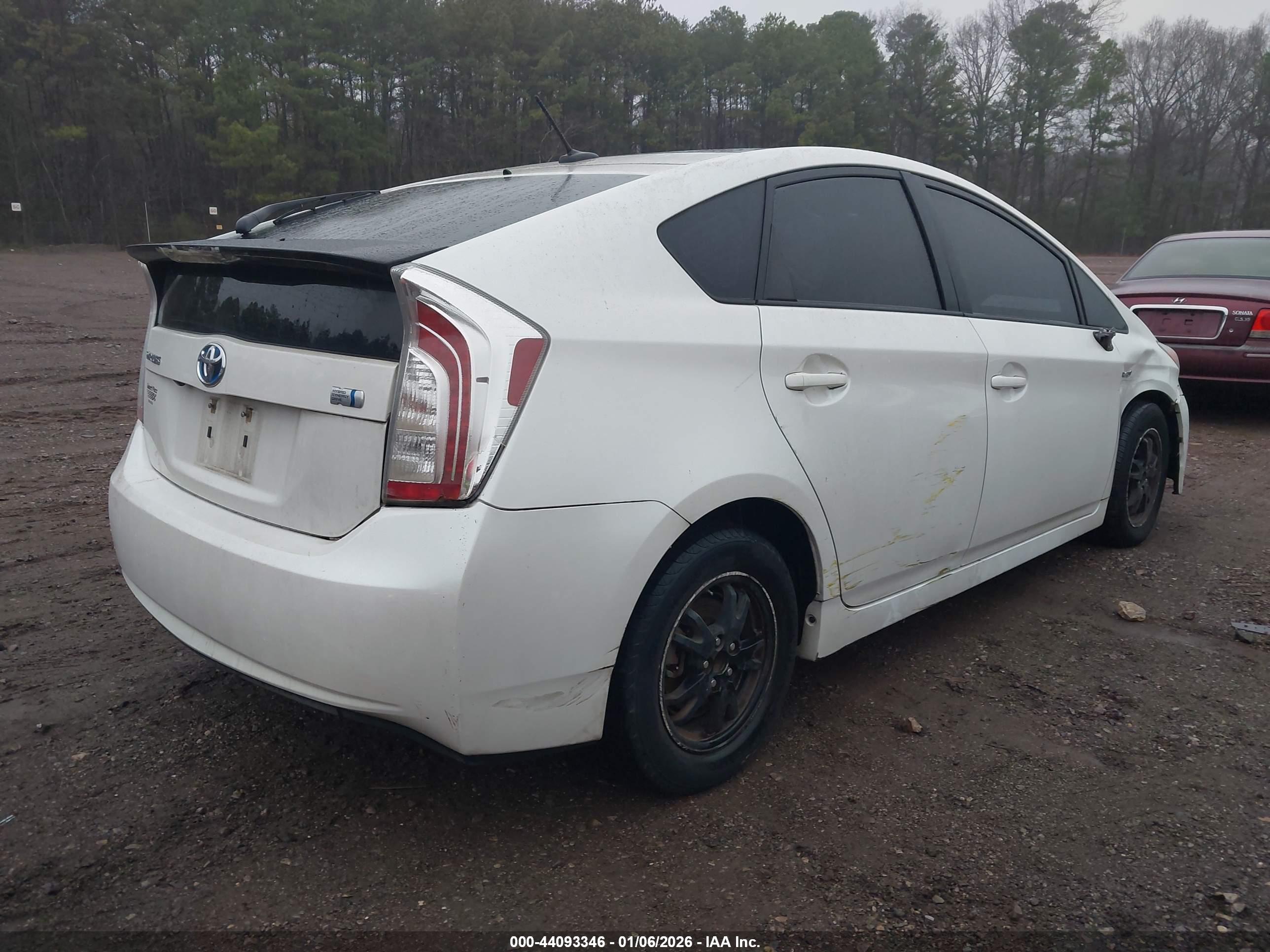 TOYOTA PRIUS image 4