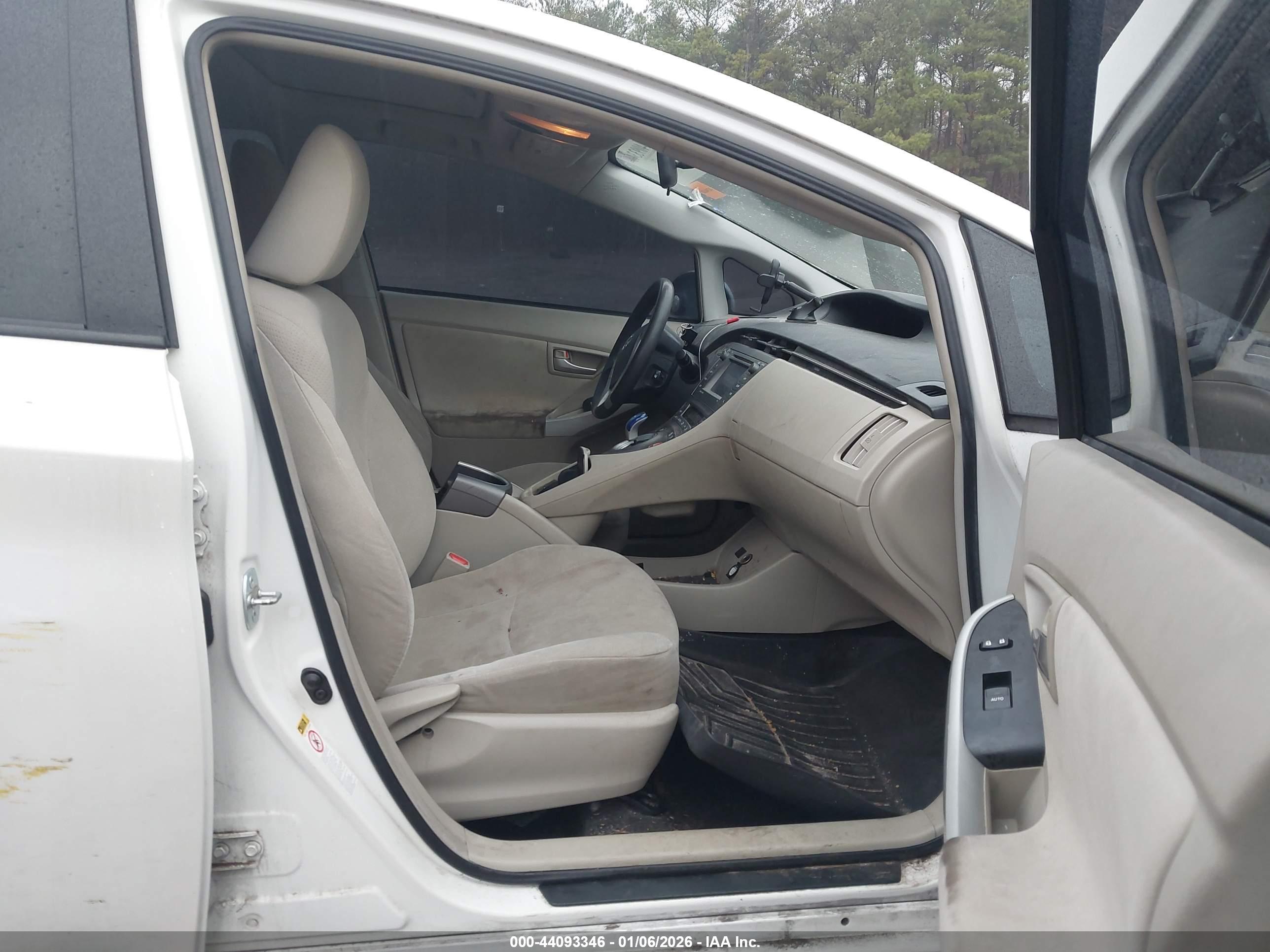 TOYOTA PRIUS image 5