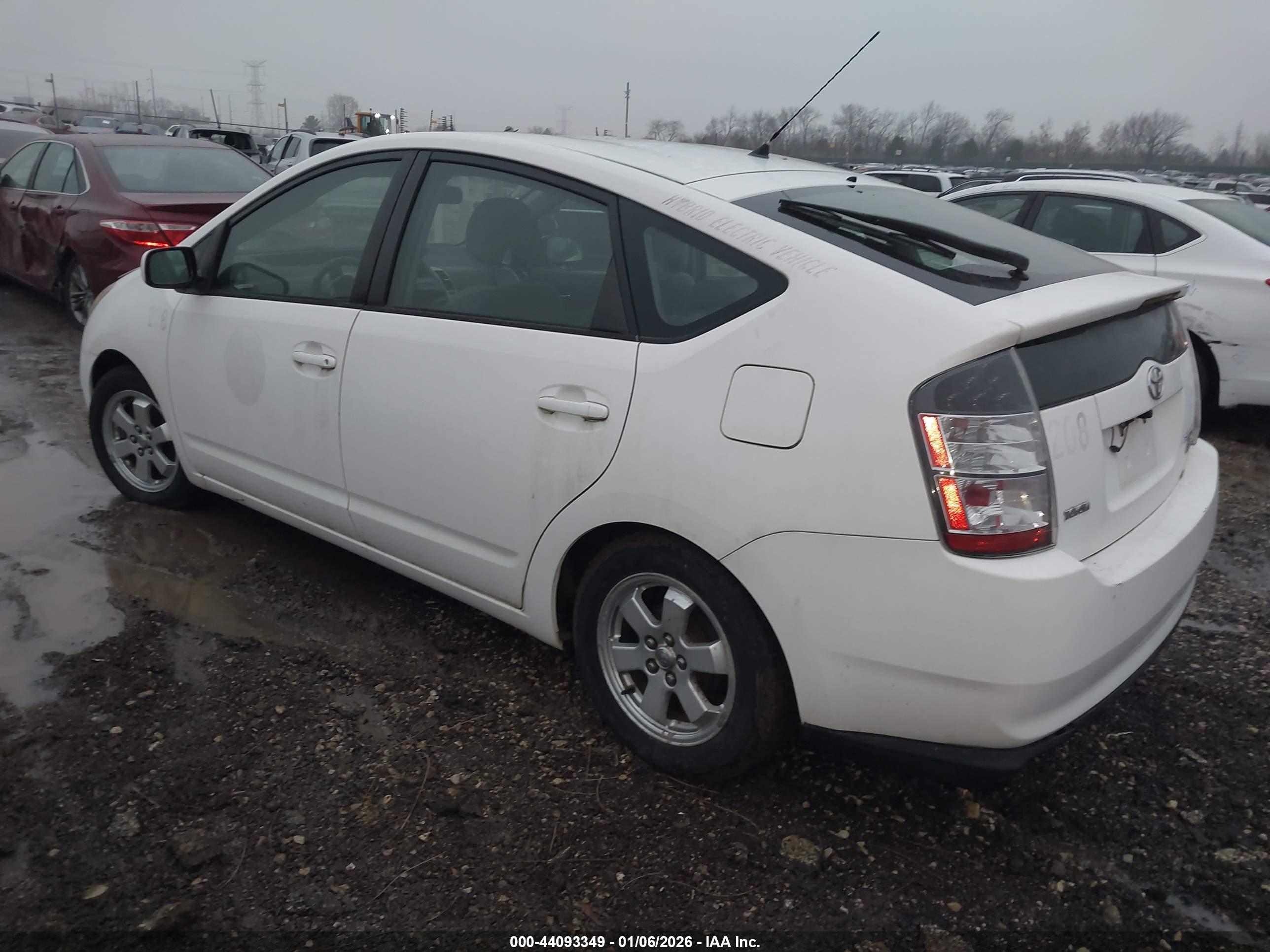 TOYOTA PRIUS image 3