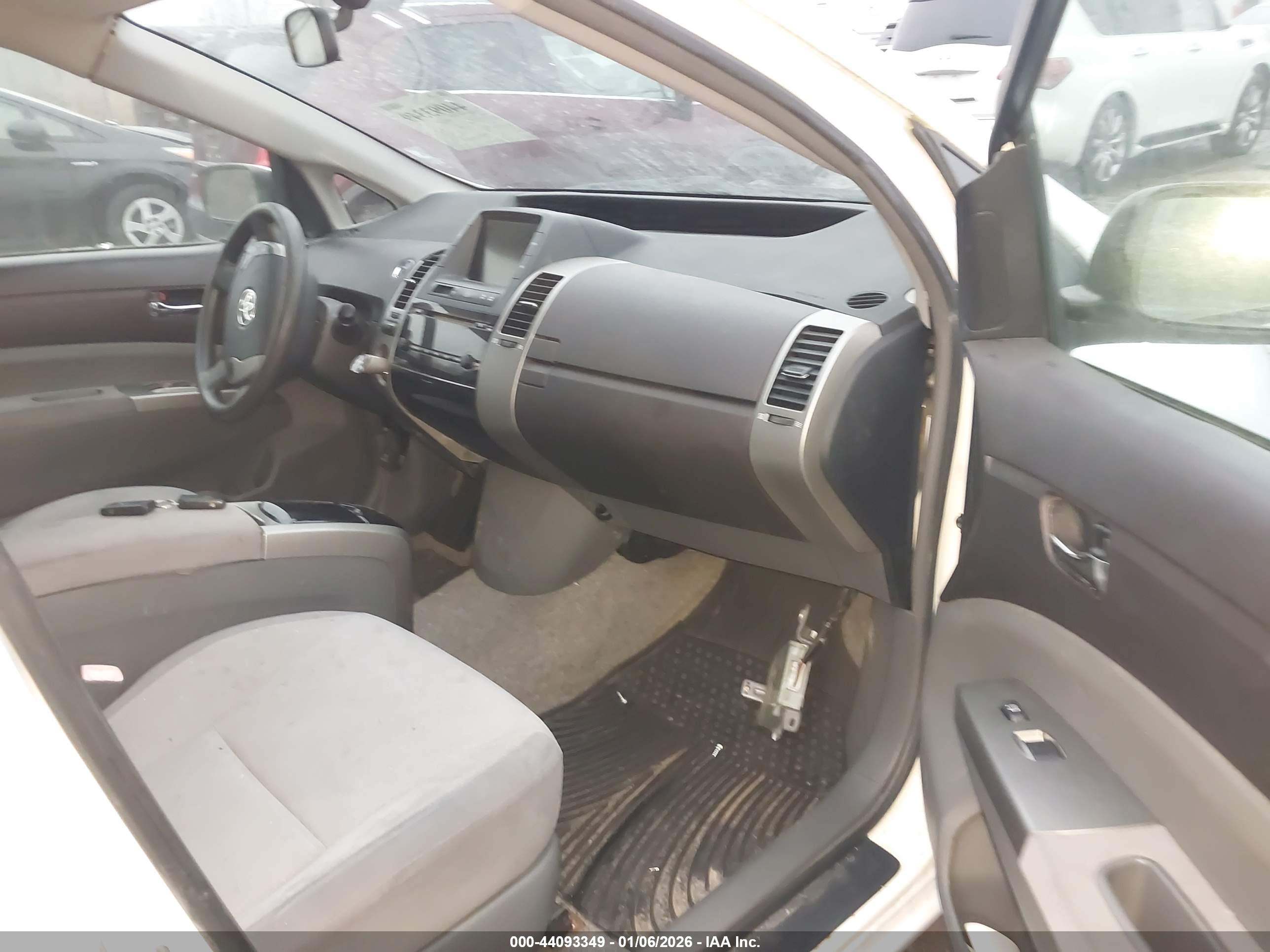 TOYOTA PRIUS image 5