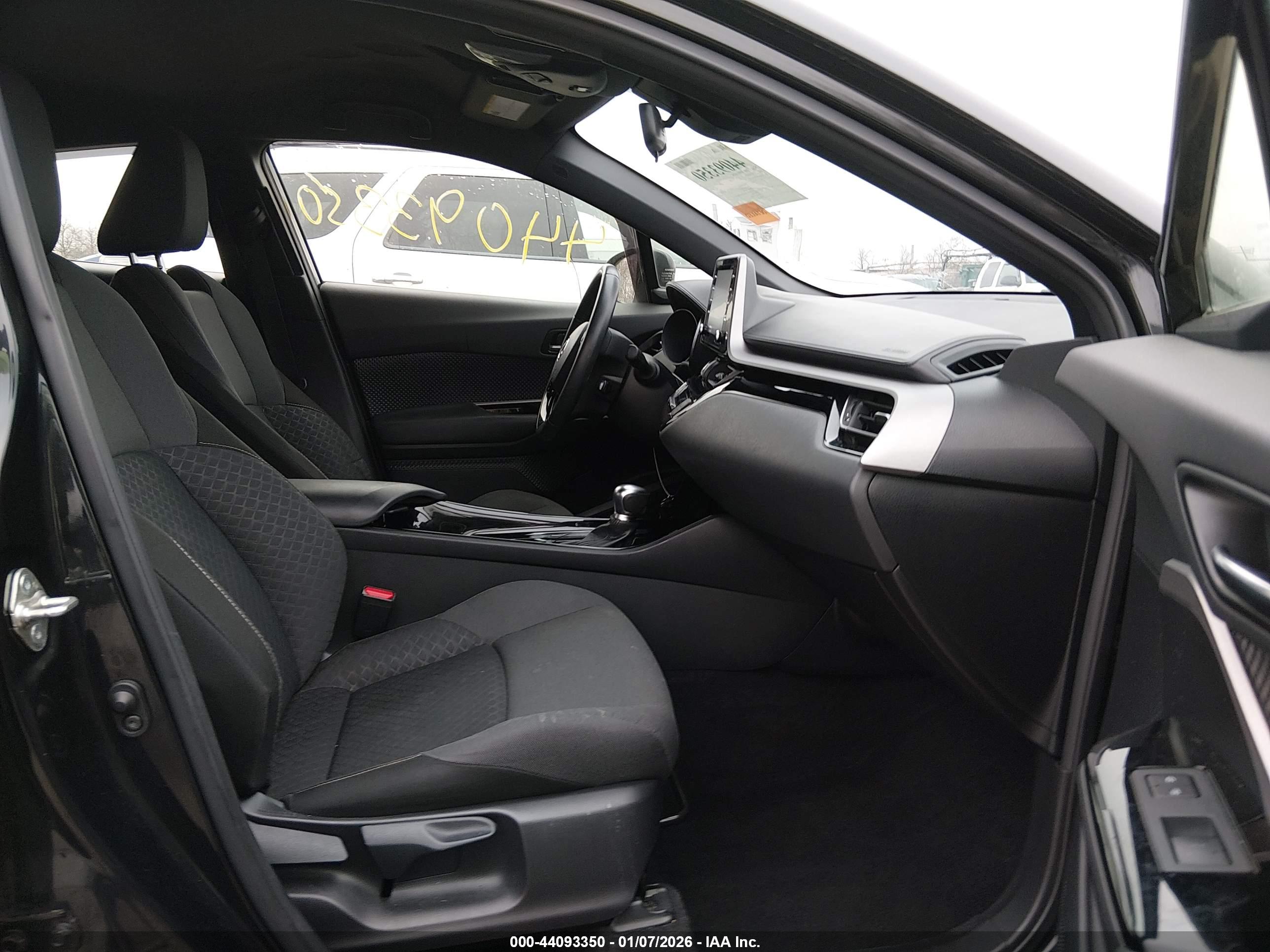 TOYOTA C-HR image 5