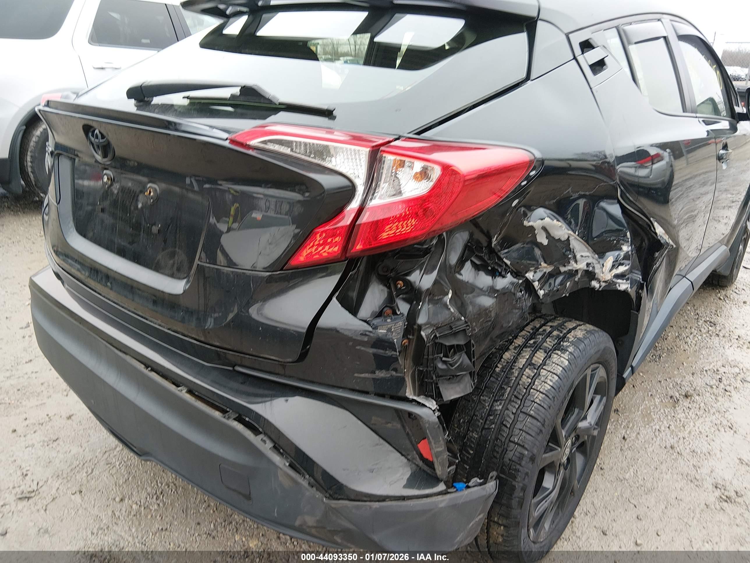 TOYOTA C-HR image 6