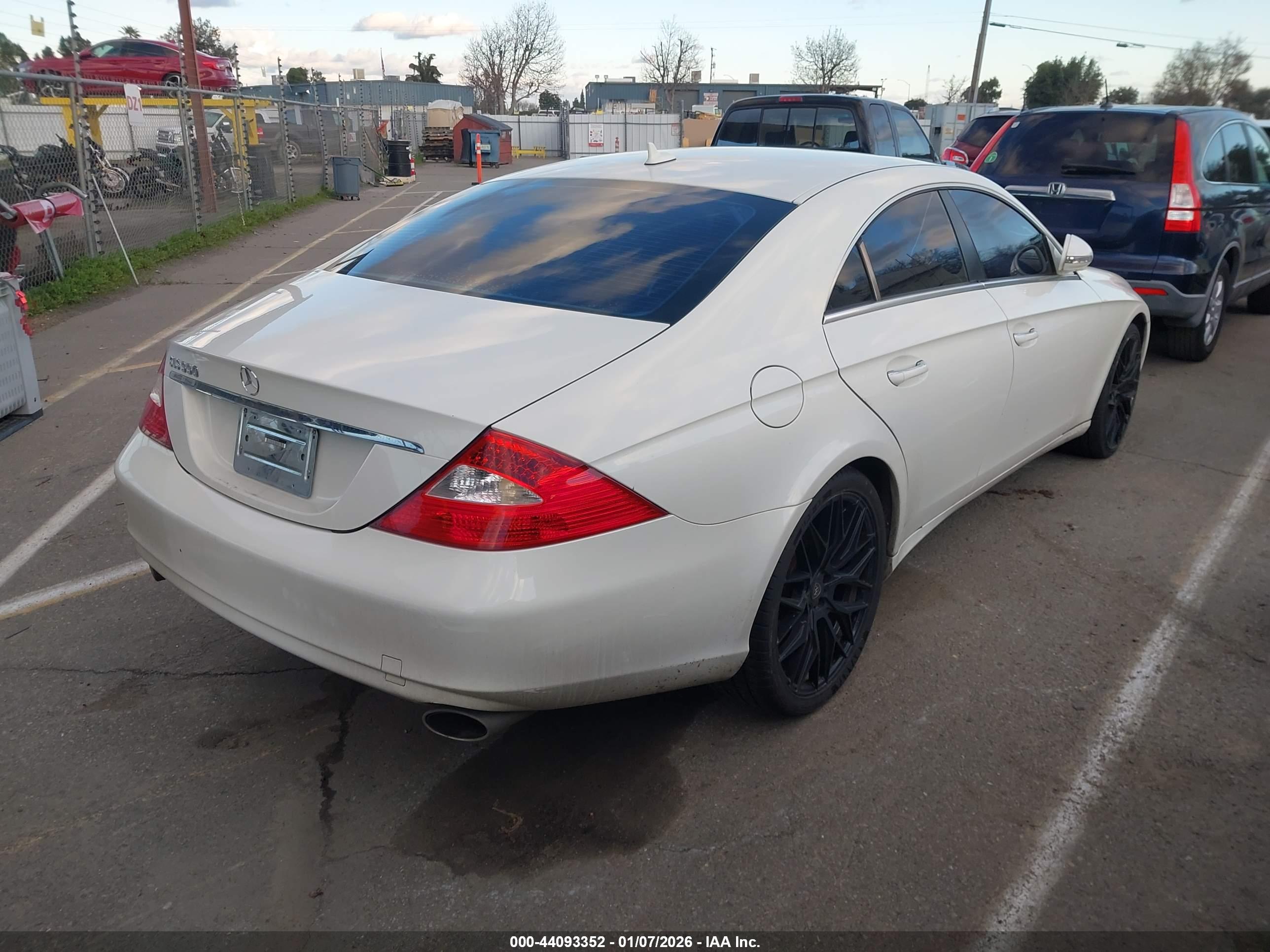 MERCEDES-BENZ CLS image 4