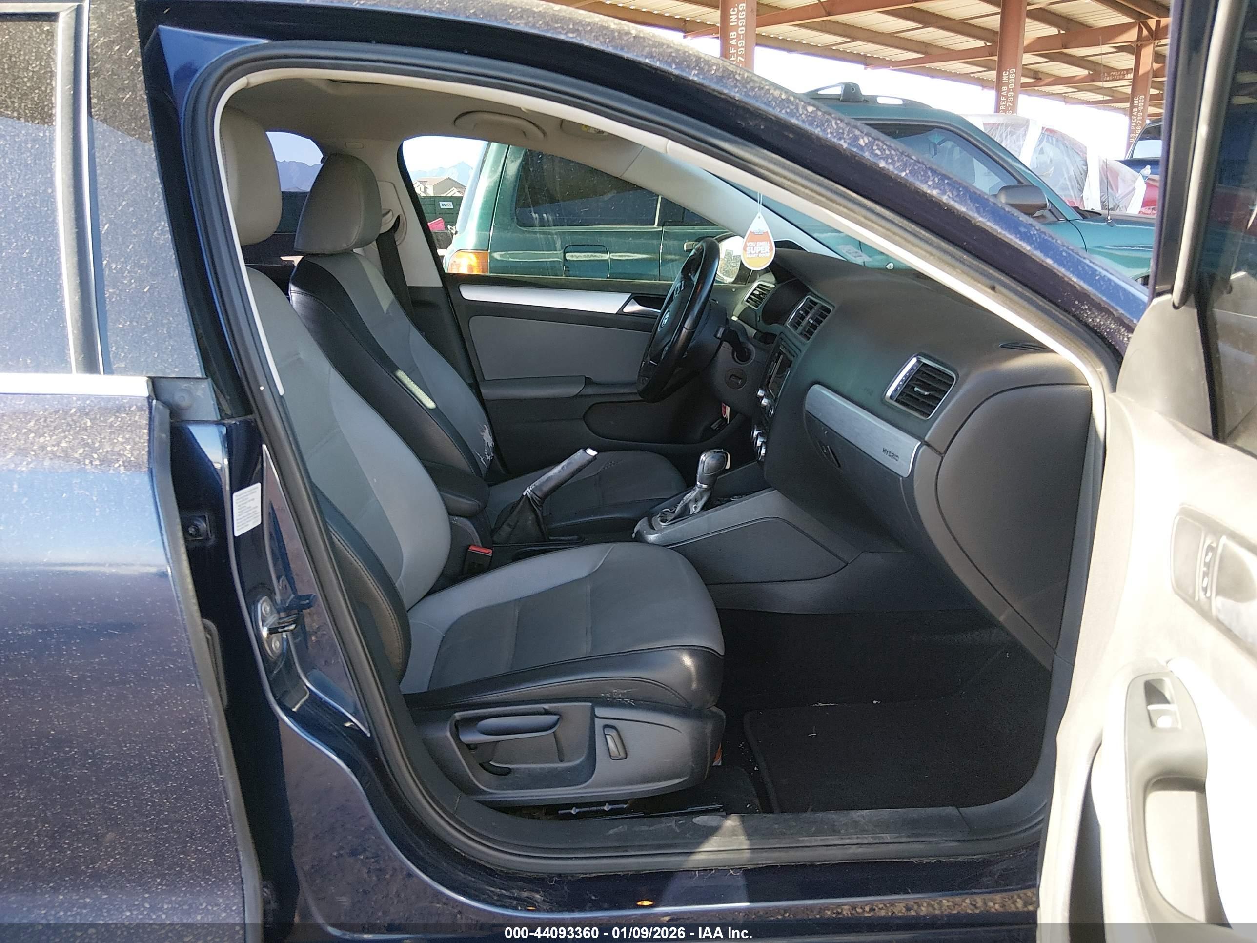 VOLKSWAGEN JETTA image 5