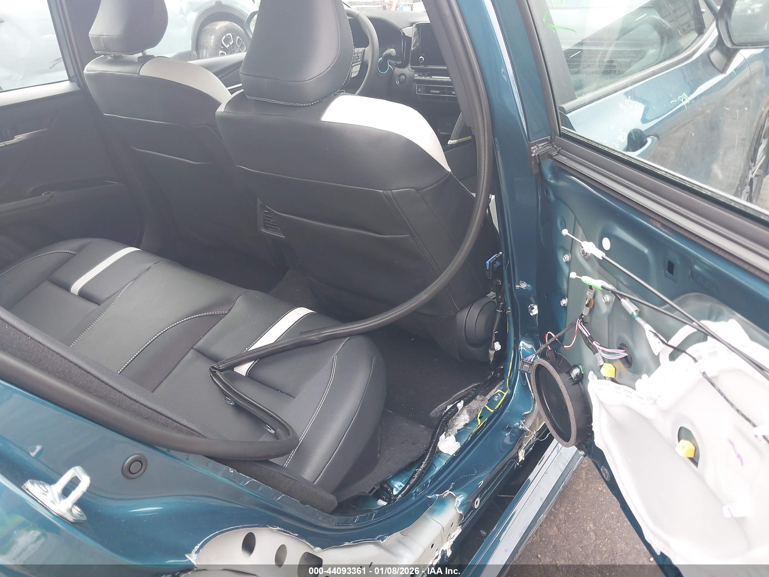 TOYOTA CAMRY image 8