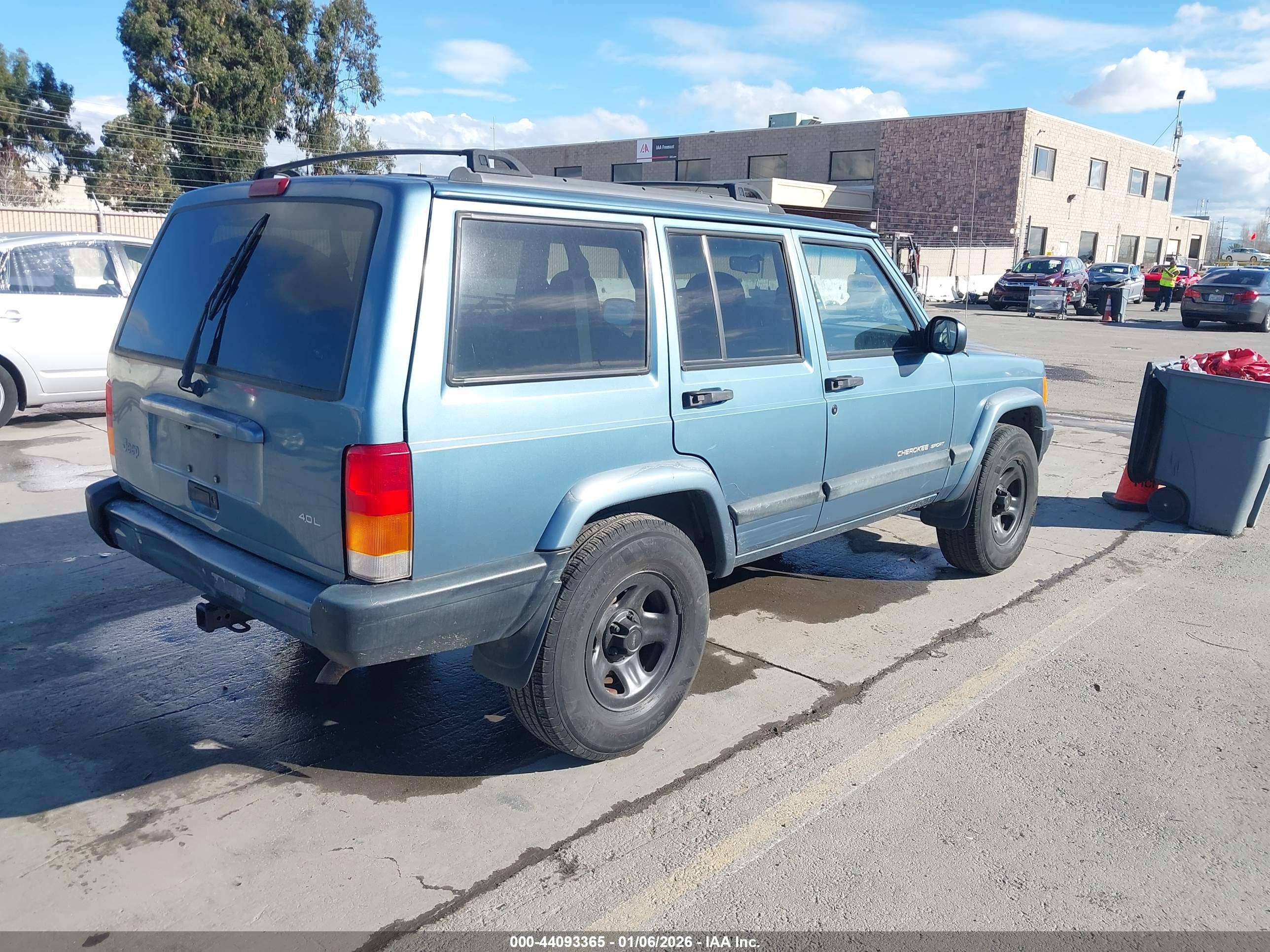 JEEP CHEROKEE image 4