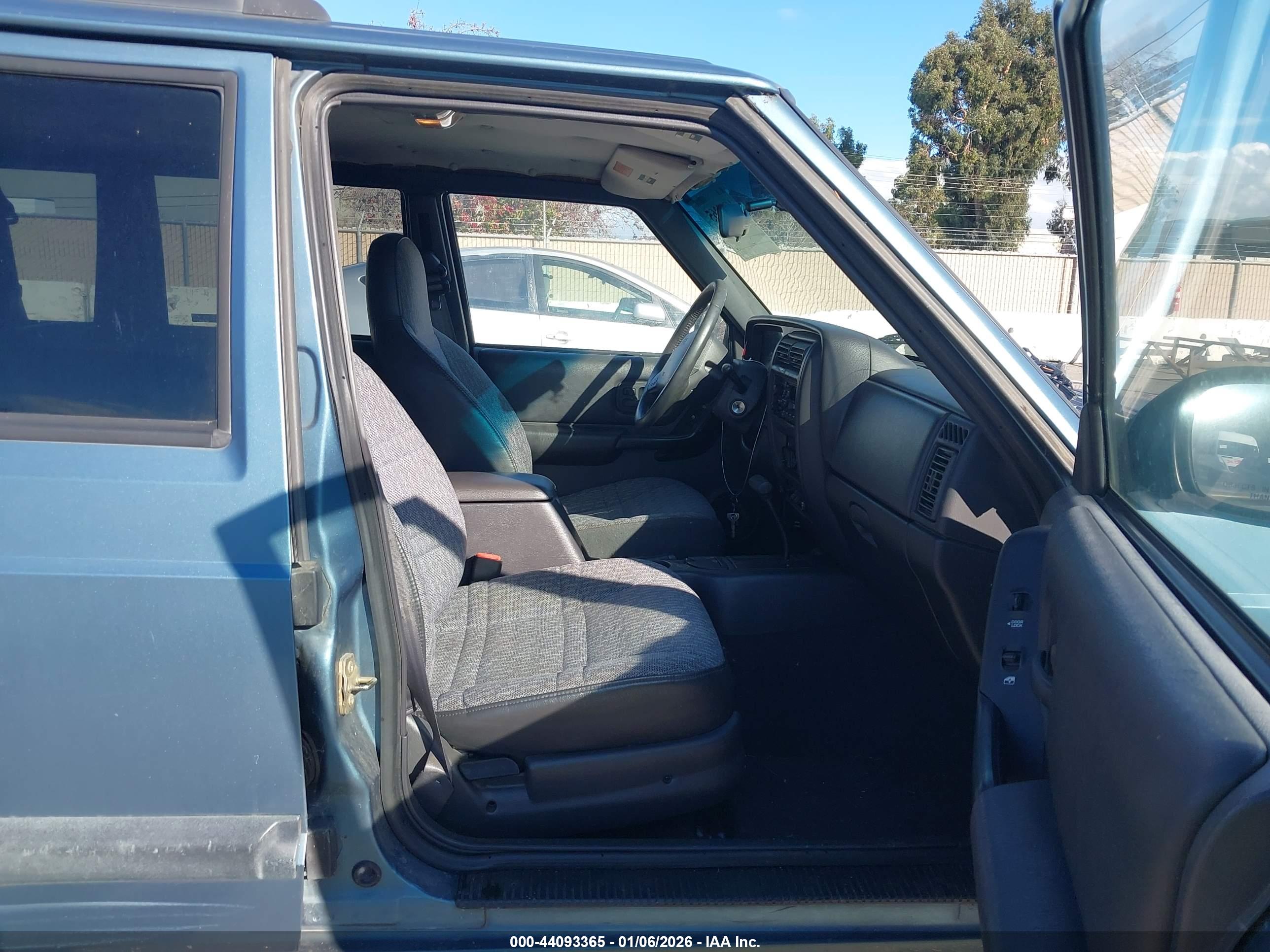 JEEP CHEROKEE image 5