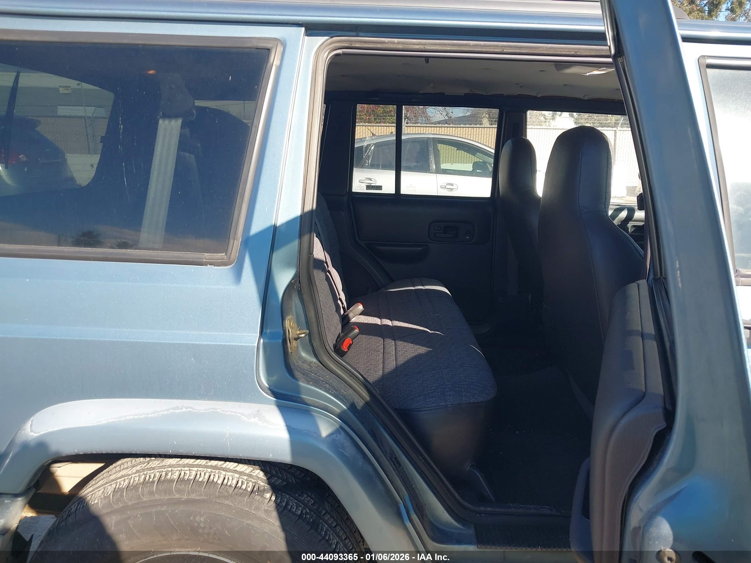 JEEP CHEROKEE image 8