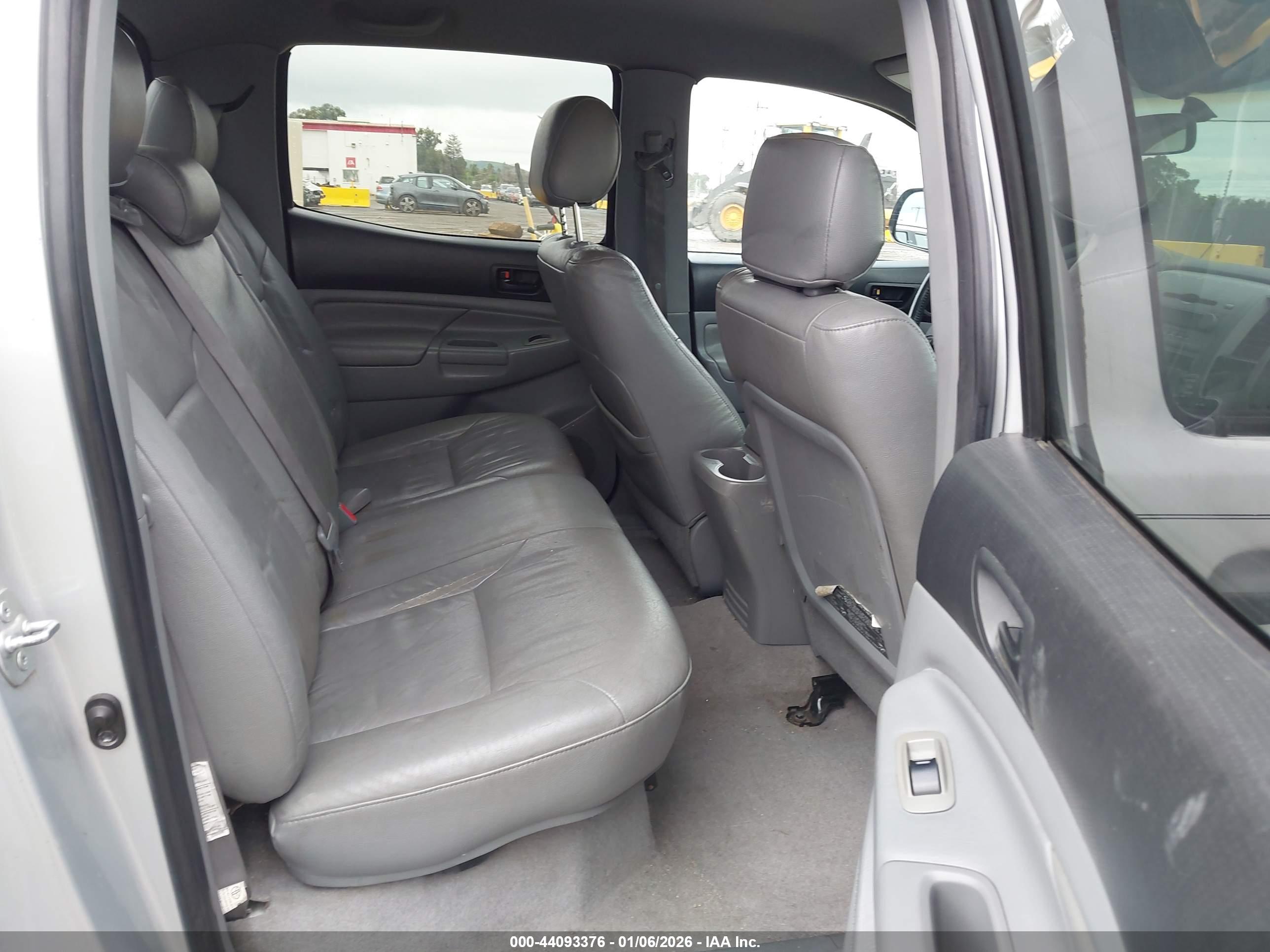 TOYOTA TACOMA image 8