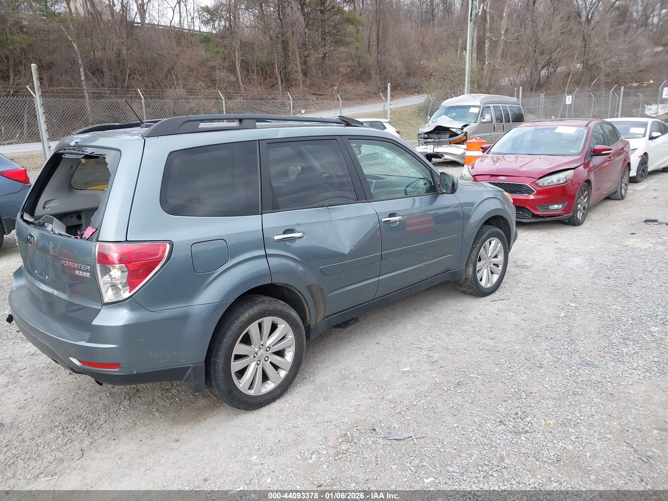 SUBARU FORESTER image 4